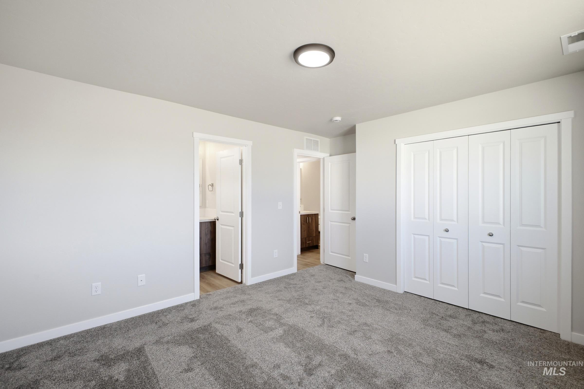 2635 N Murdock Ave Property Photo 17