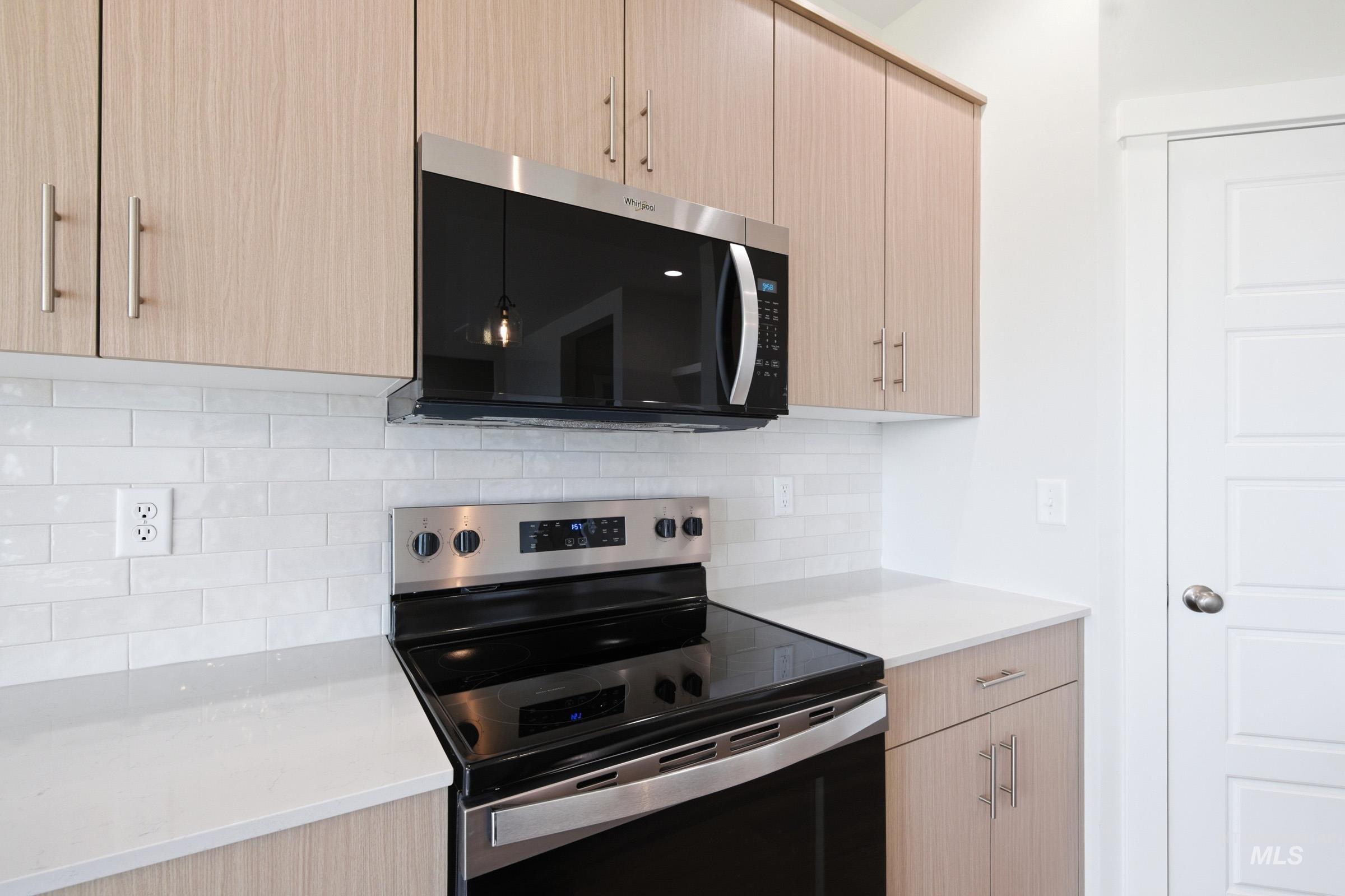 1300 N Coltsfoot Ave Property Photo 8