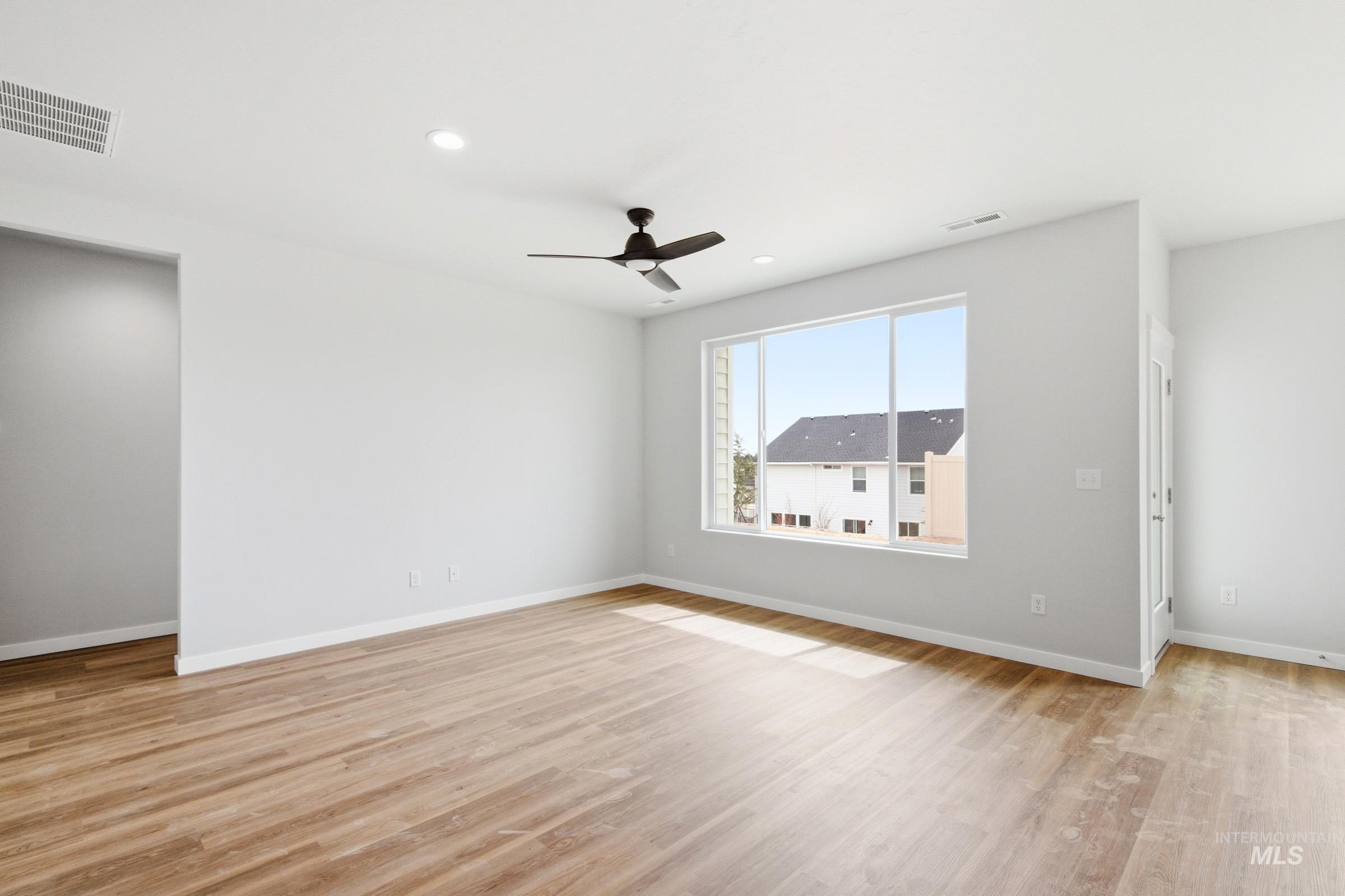 1300 N Coltsfoot Ave Property Photo 11
