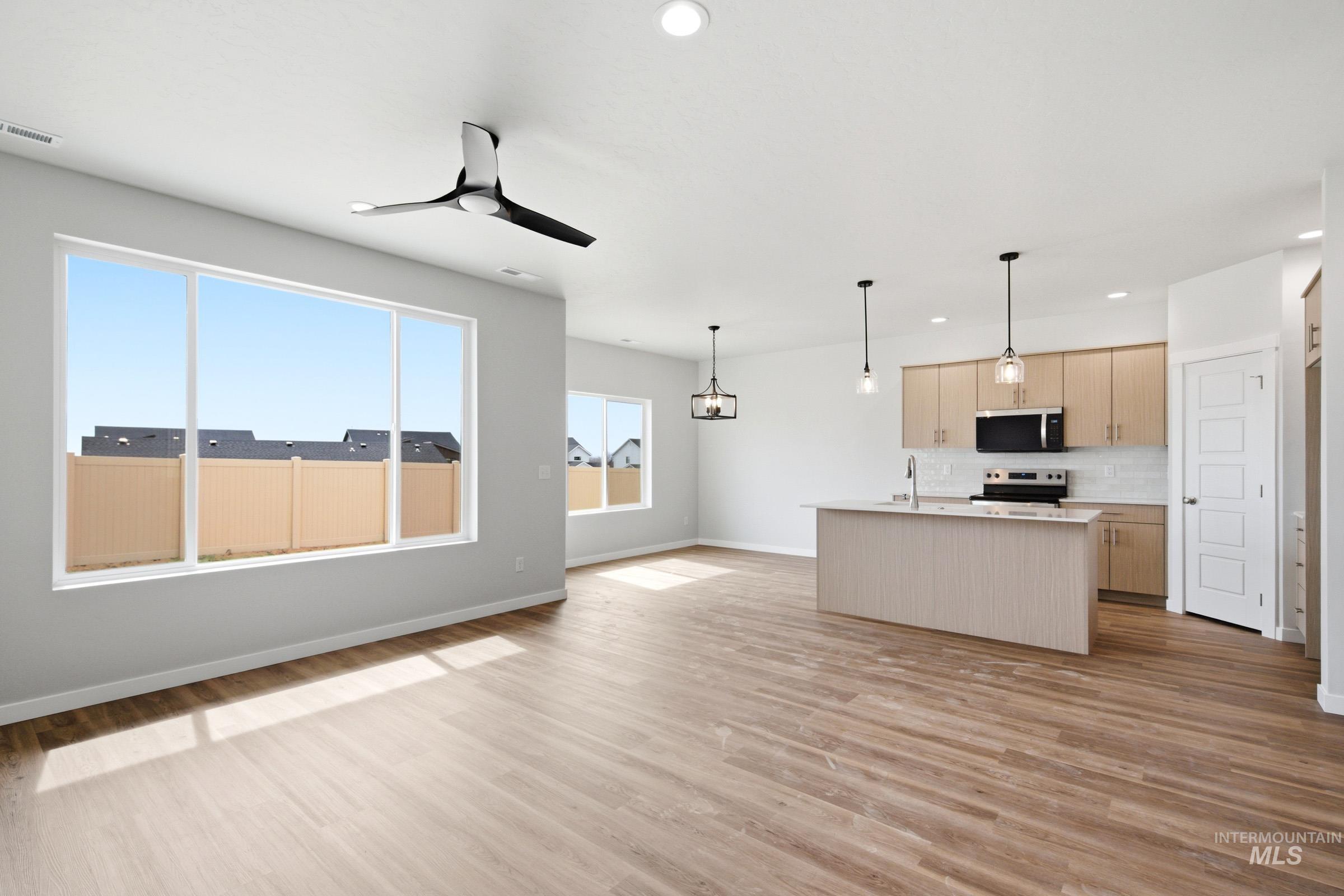 1300 N Coltsfoot Ave Property Photo 12