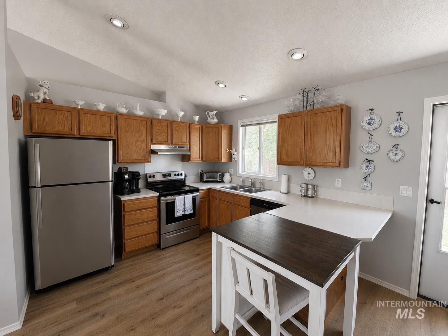 2313 Leo Dr. Property Photo 4