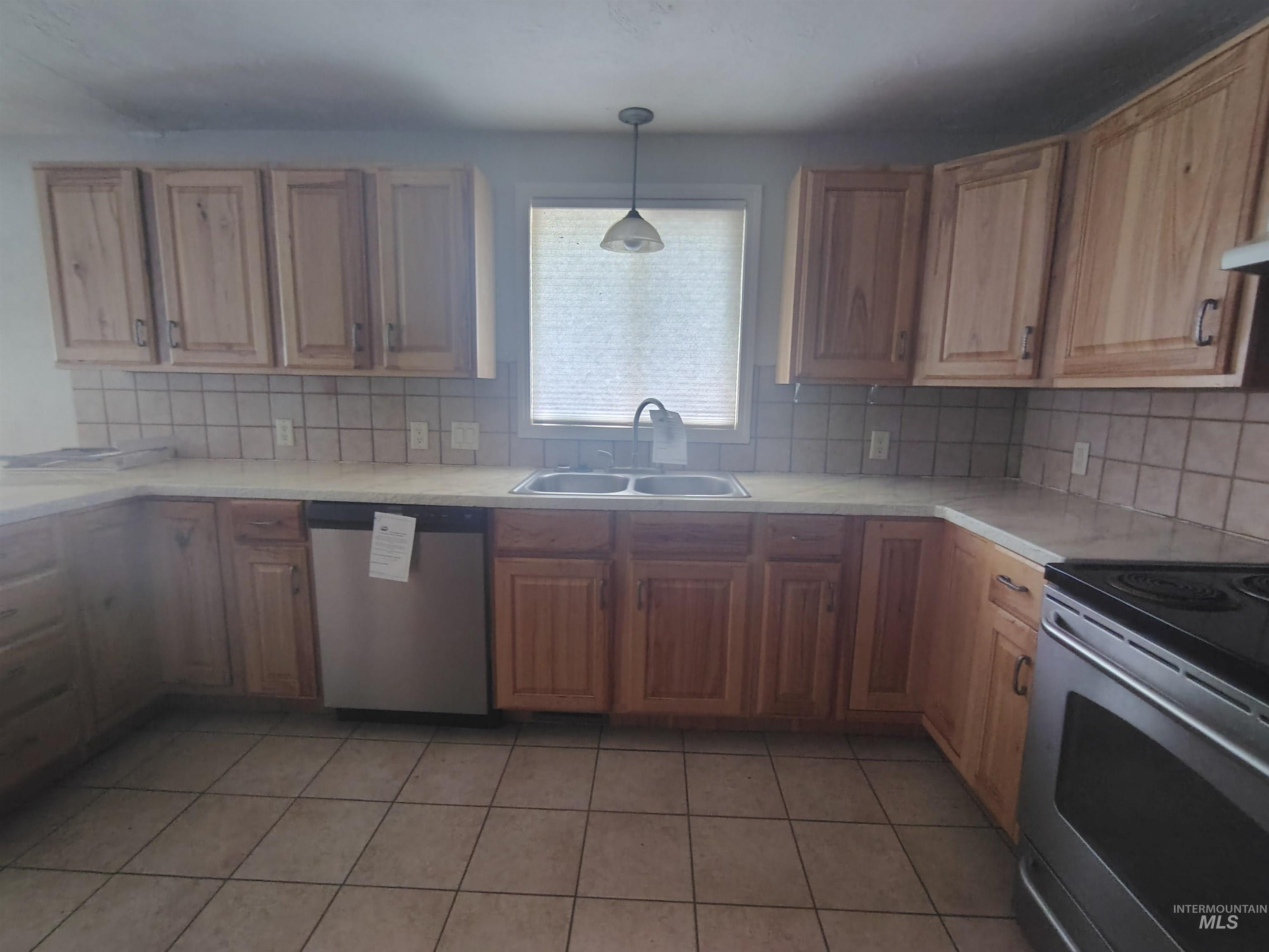 61 Cherry St Property Photo 16