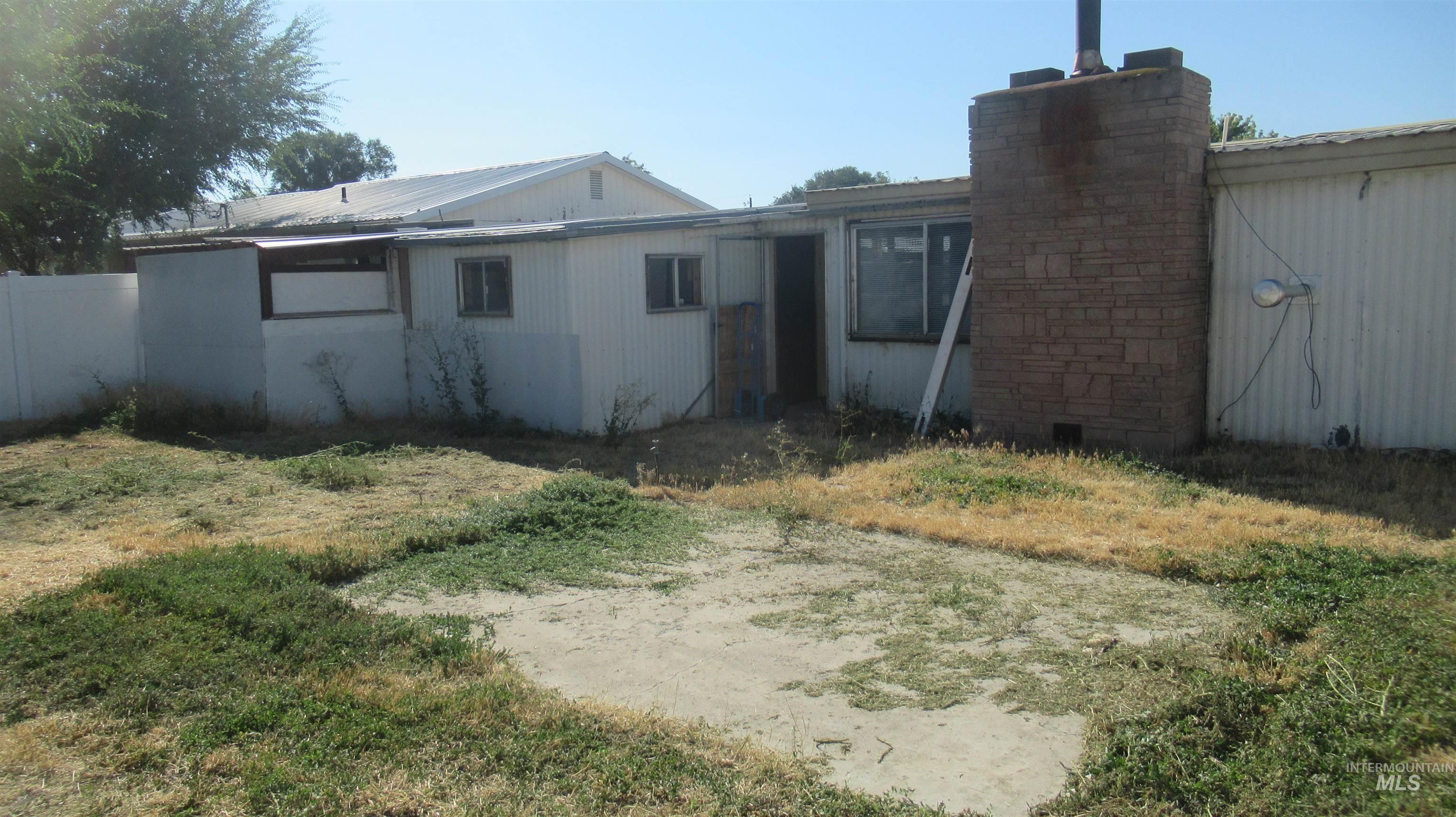 1109 W D Property Photo 4