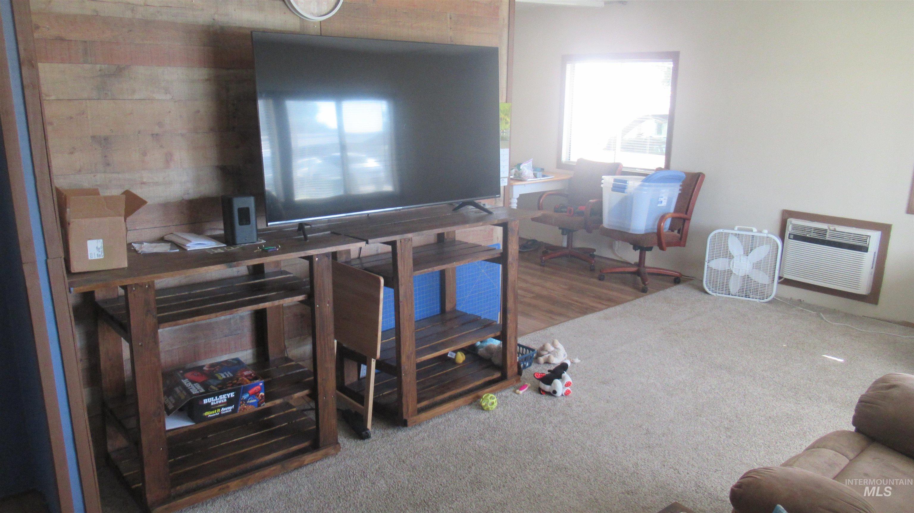 1109 W D Property Photo 13