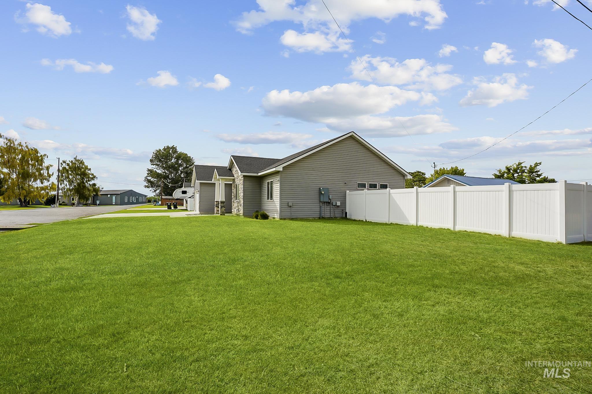 1916 14th Dr Property Photo 15