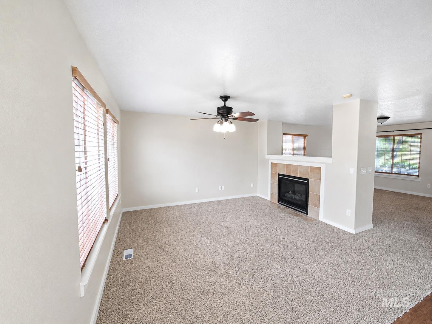 4971 E Geranium Property Photo 5