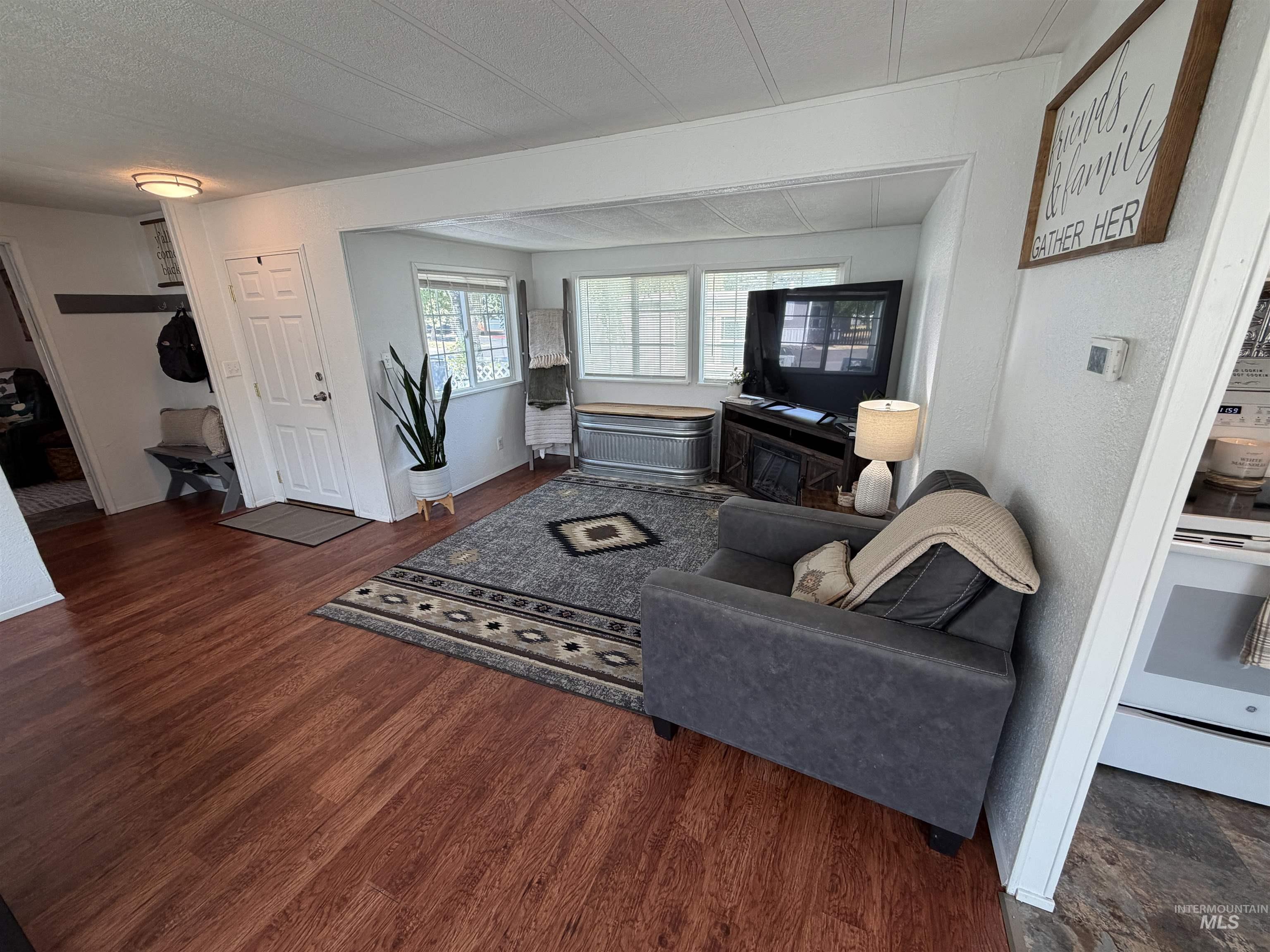 411 N Almon #409 Property Photo 2
