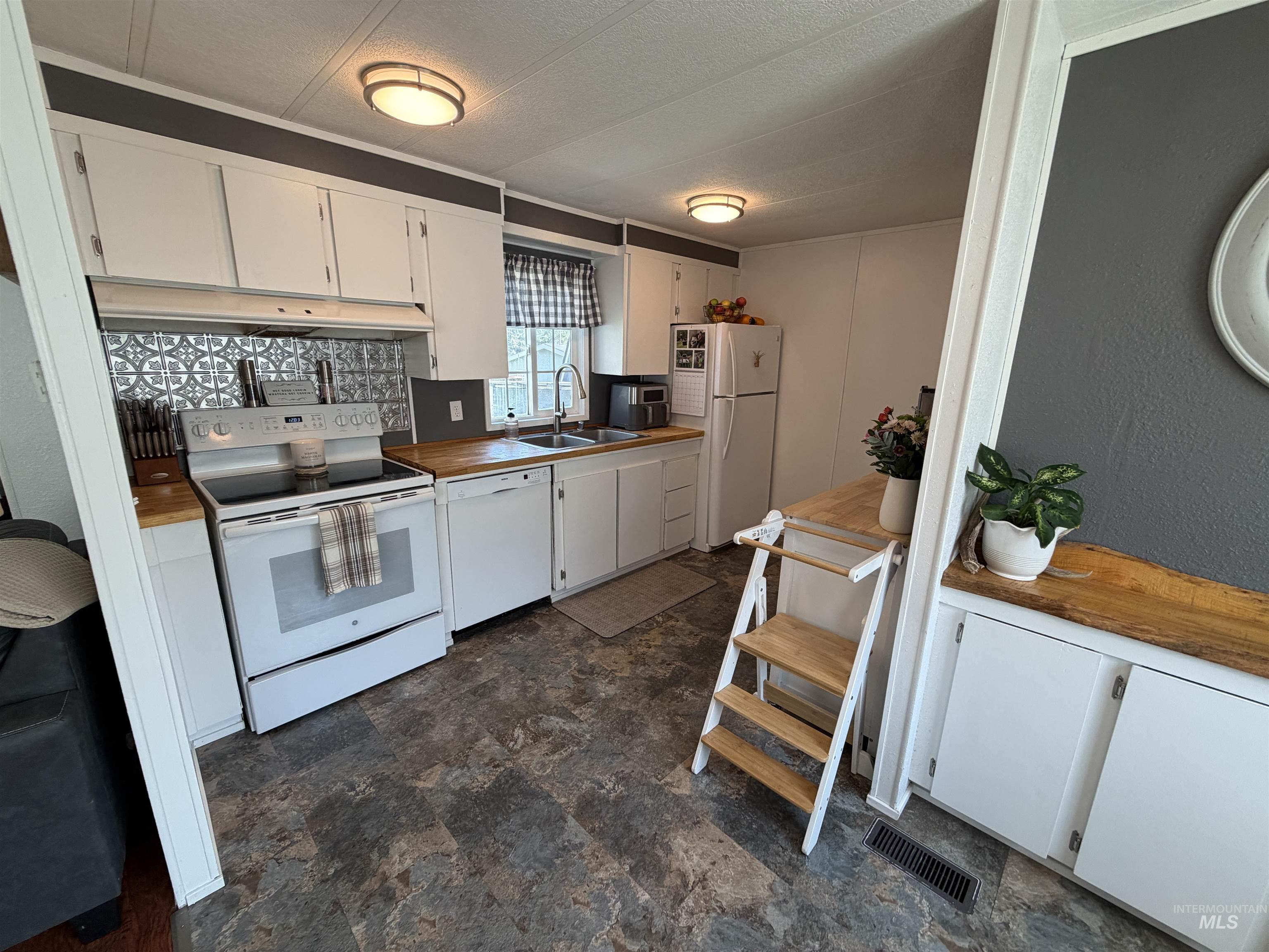 411 N Almon #409 Property Photo 6
