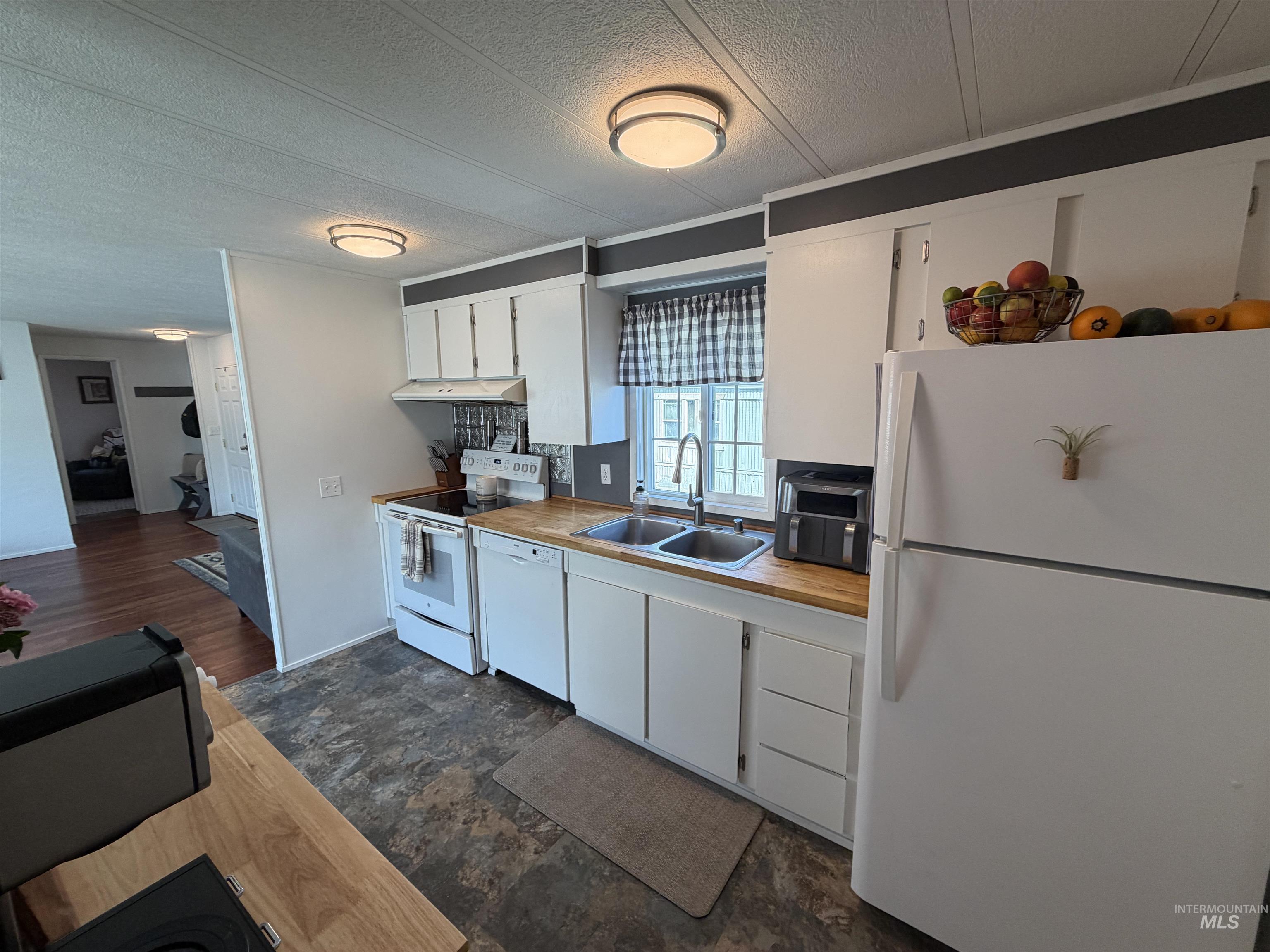 411 N Almon #409 Property Photo 7