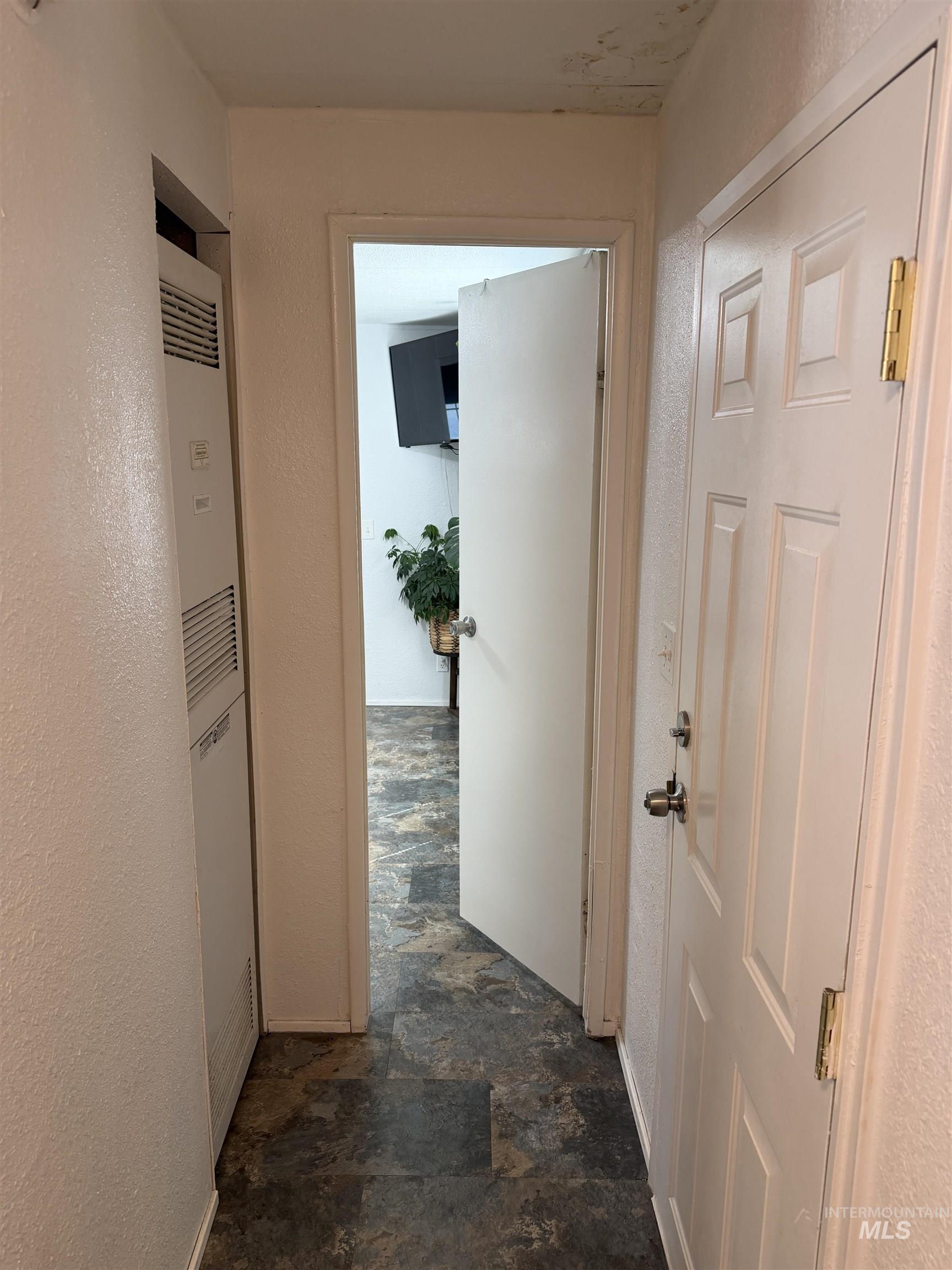 411 N Almon #409 Property Photo 17