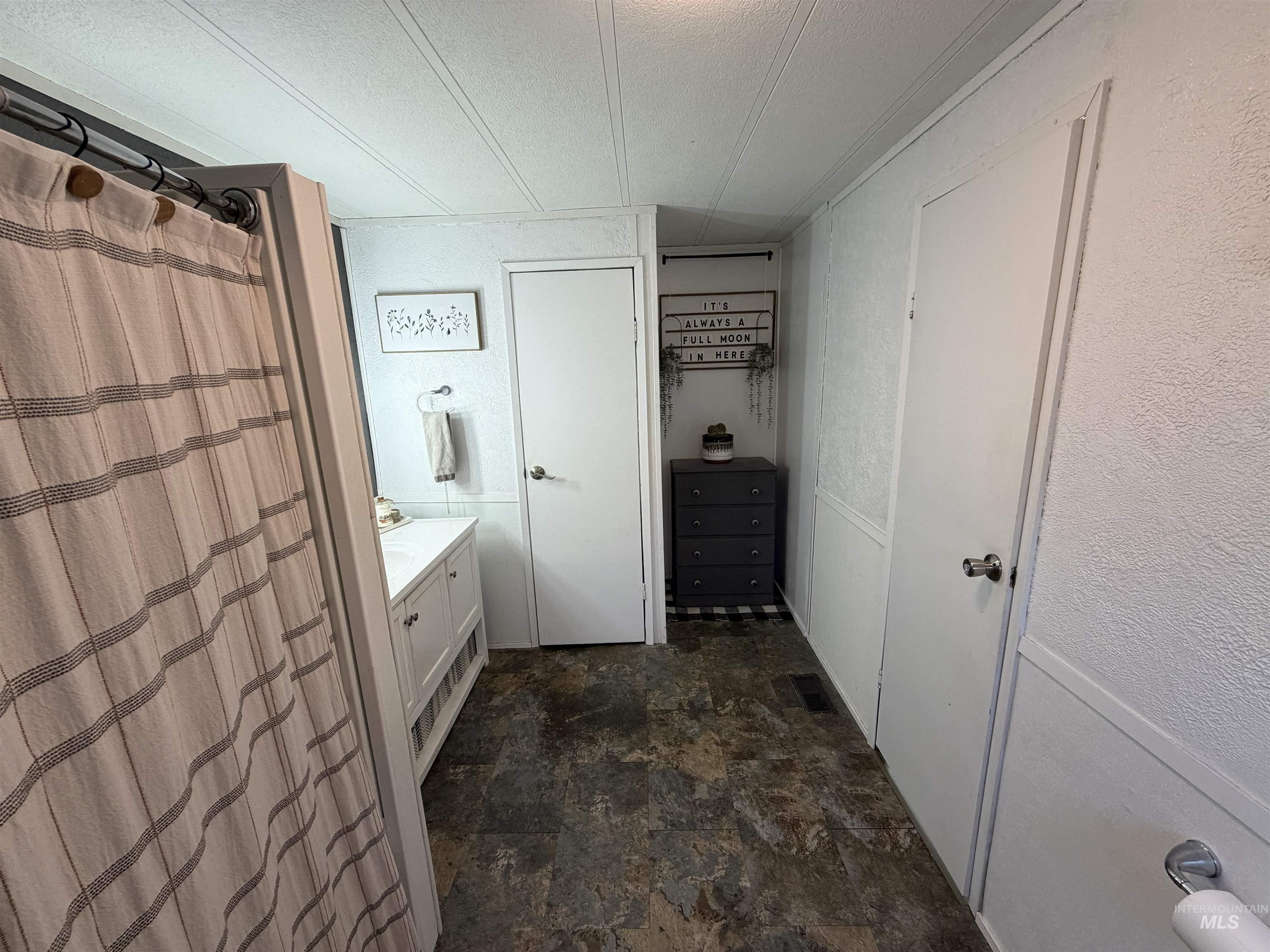 411 N Almon #409 Property Photo 22