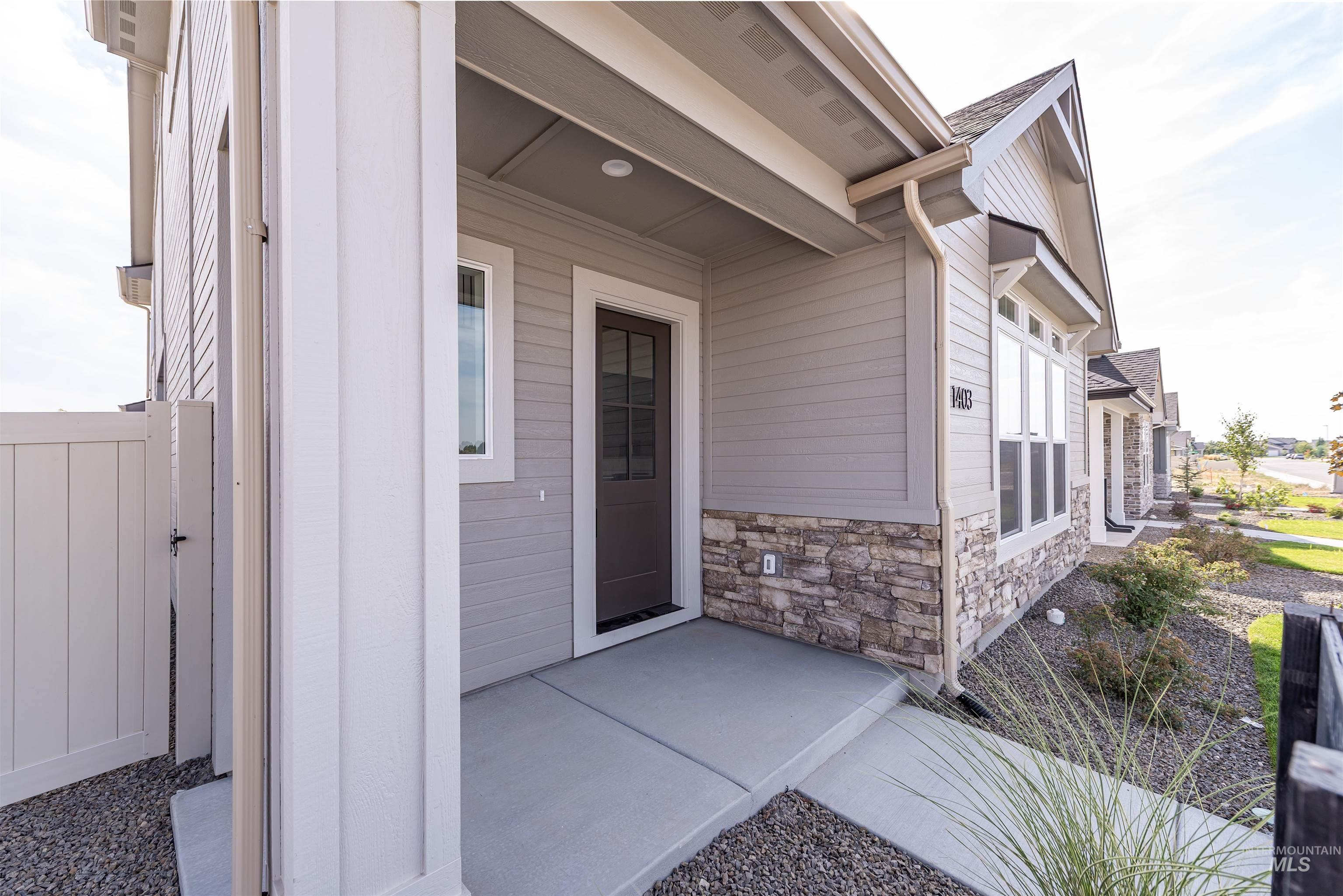 1403 E Rio Chico Dr. Property Photo 2