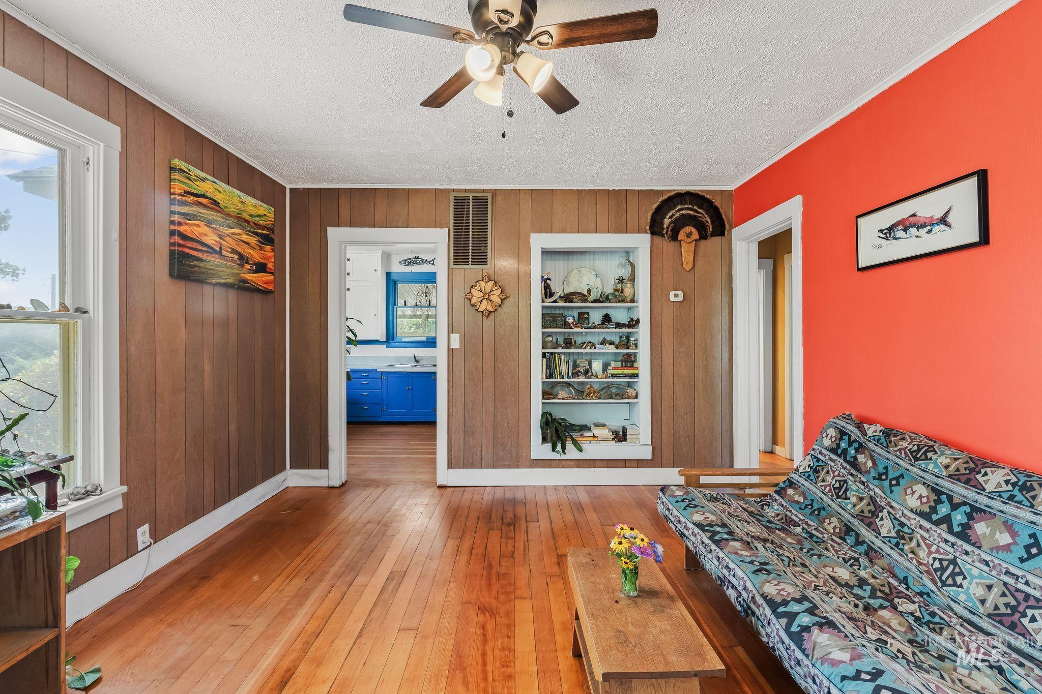 1069 Post Lane Property Photo 2