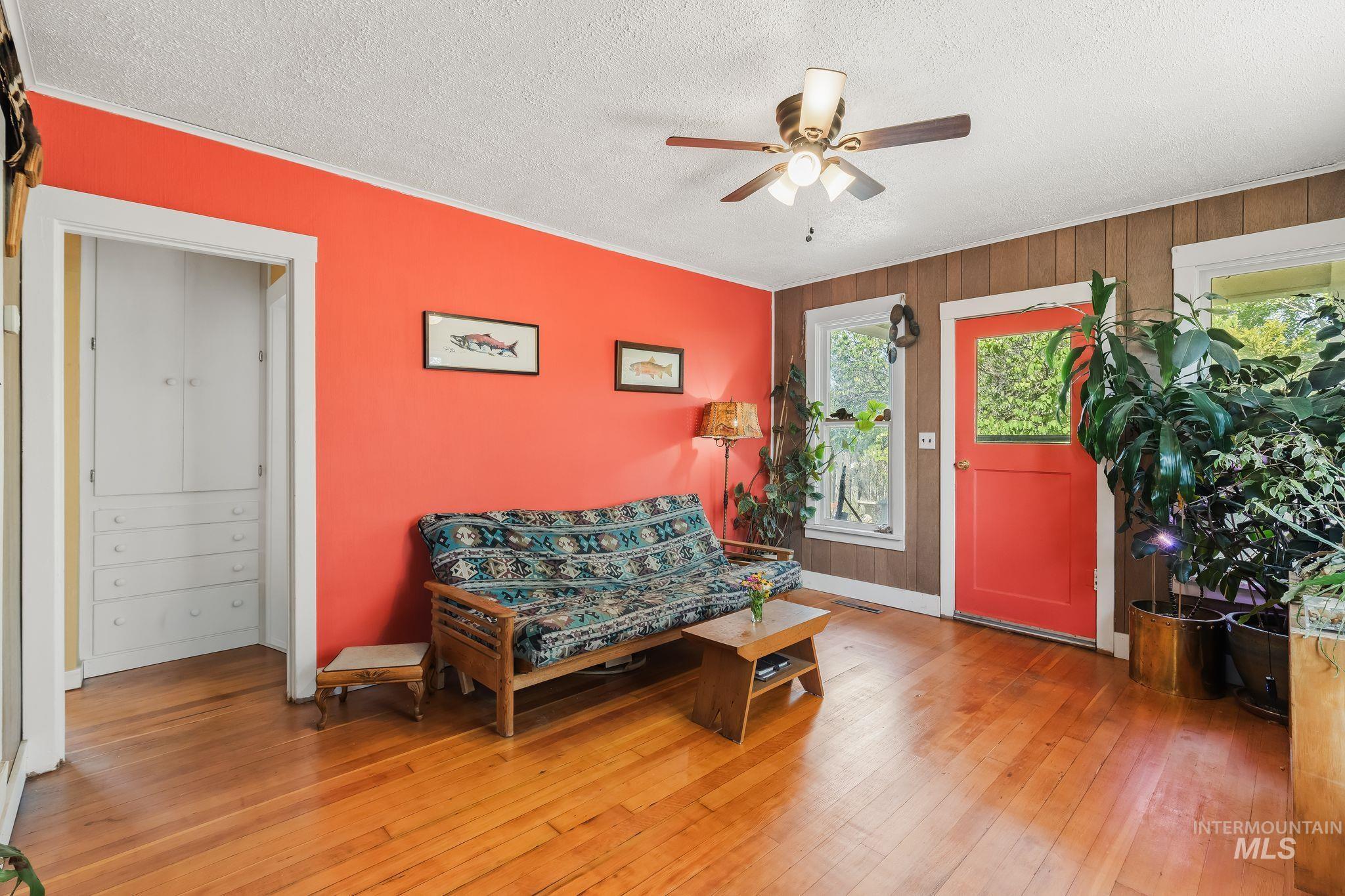 1069 Post Lane Property Photo 4