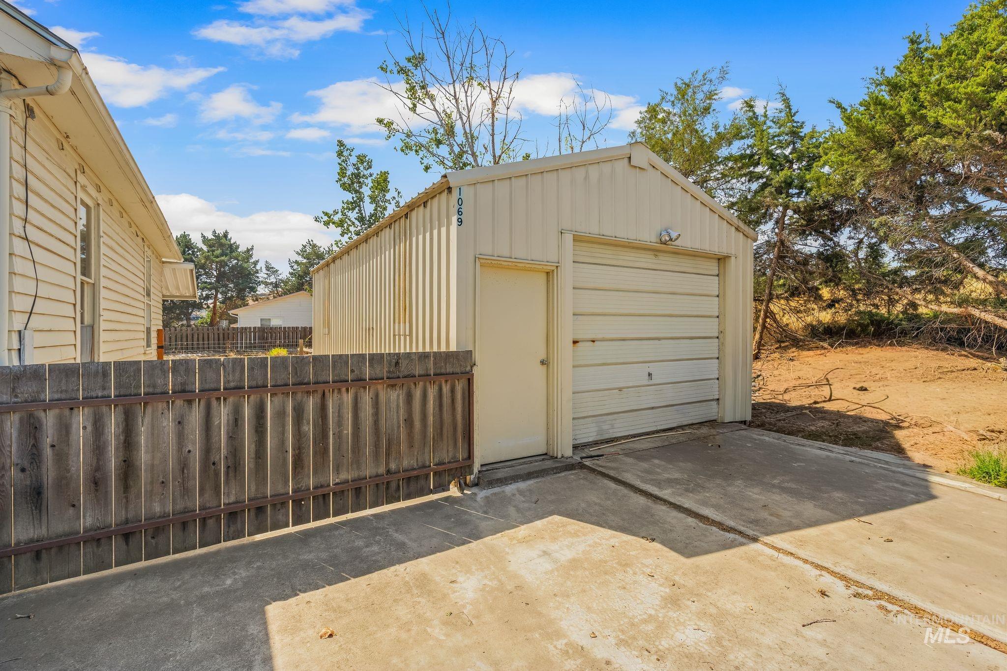 1069 Post Lane Property Photo 28