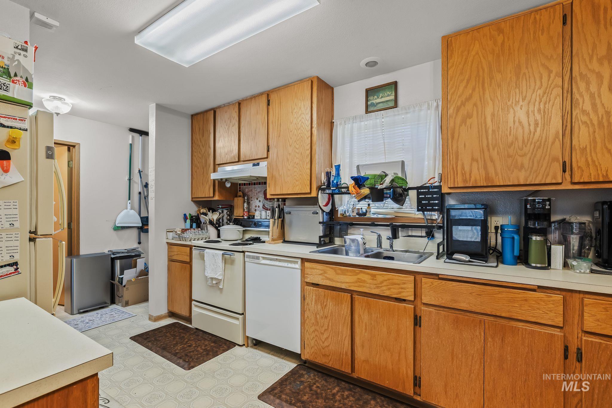 1071 Post Lane Property Photo 3