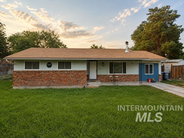 811 E Fisk Ave Property Photo 1