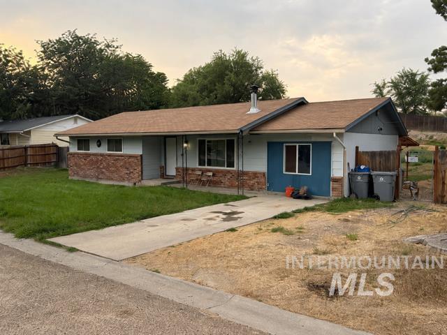811 E Fisk Ave Property Photo 3