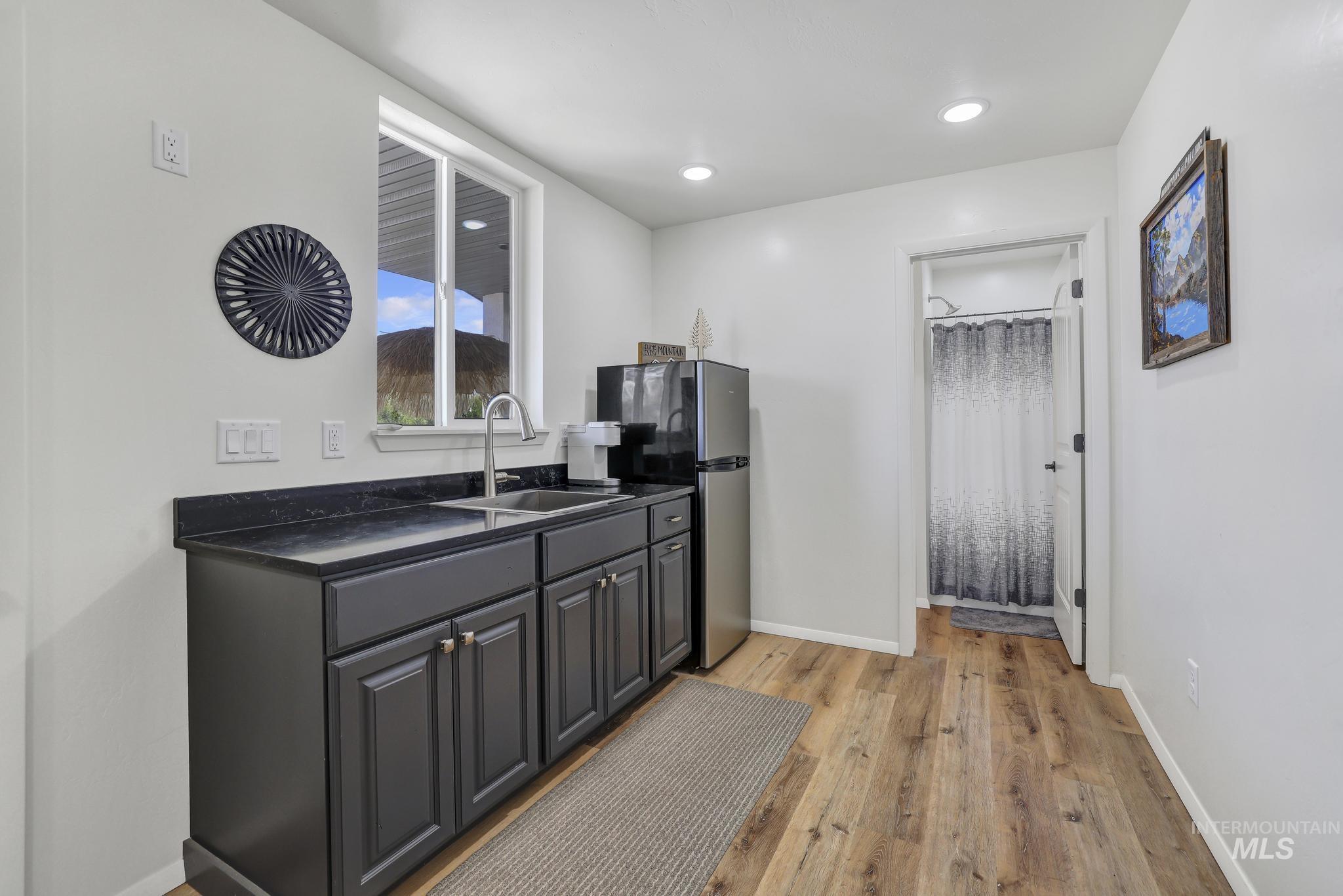 1360 Zephlyn Street Property Photo 4