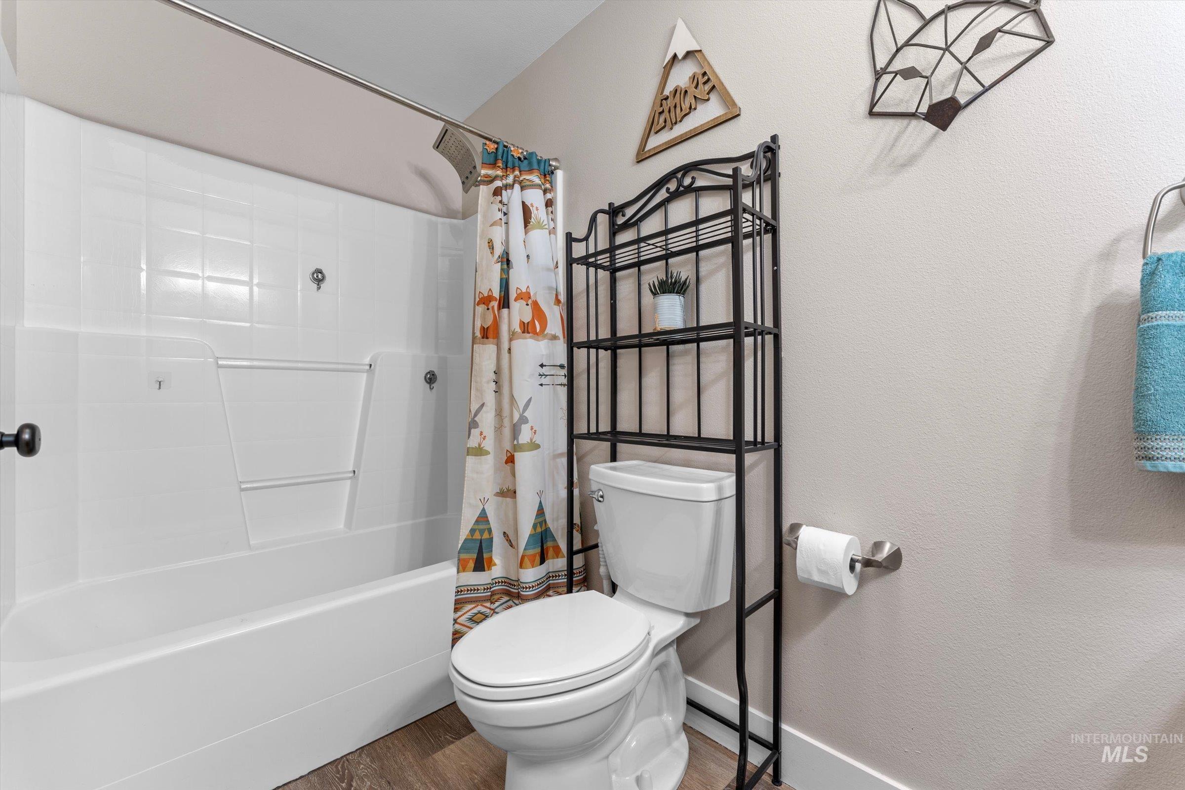 1074 N Clara Ave Property Photo 24