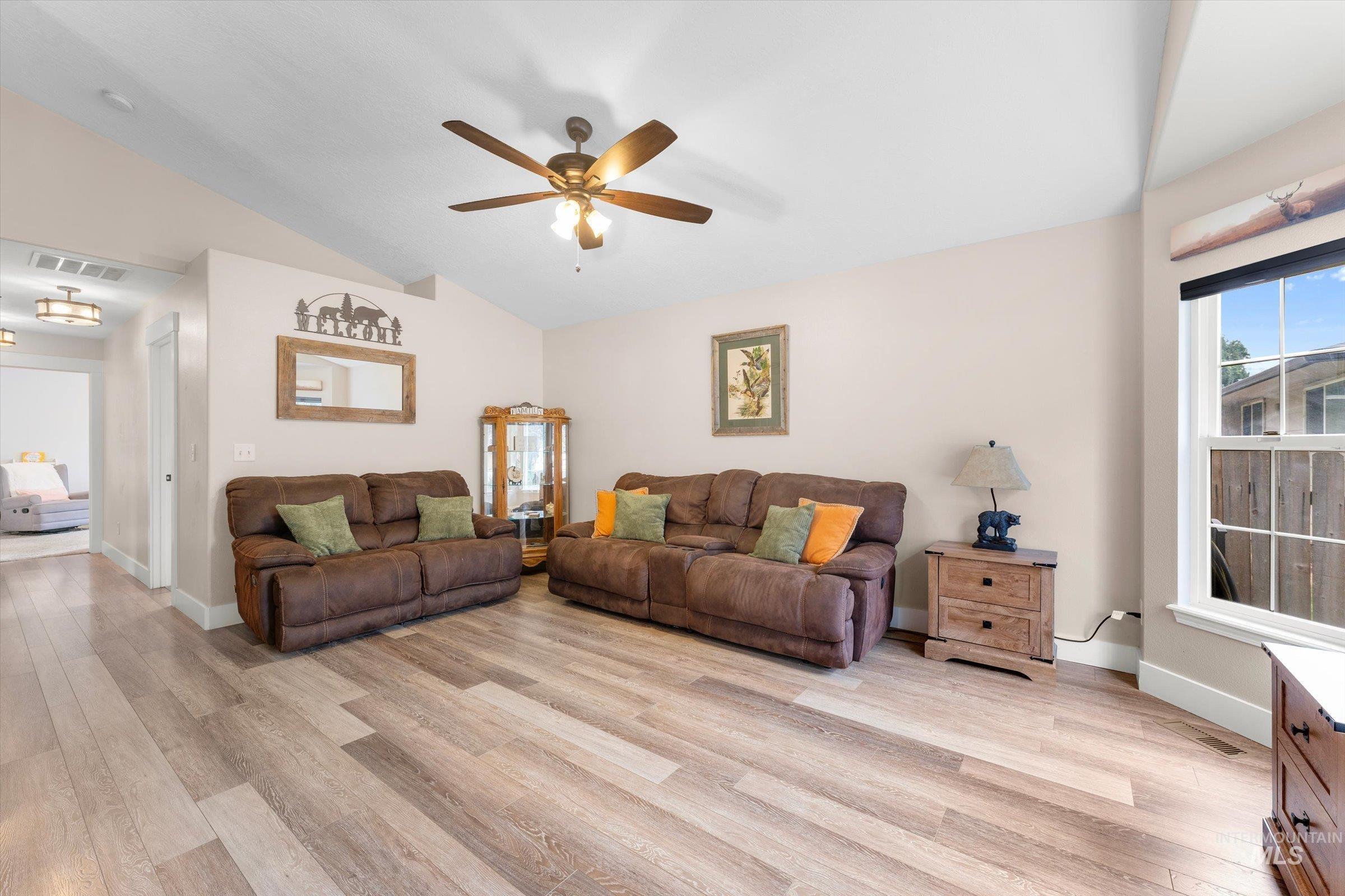 1074 N Clara Ave Property Photo 33