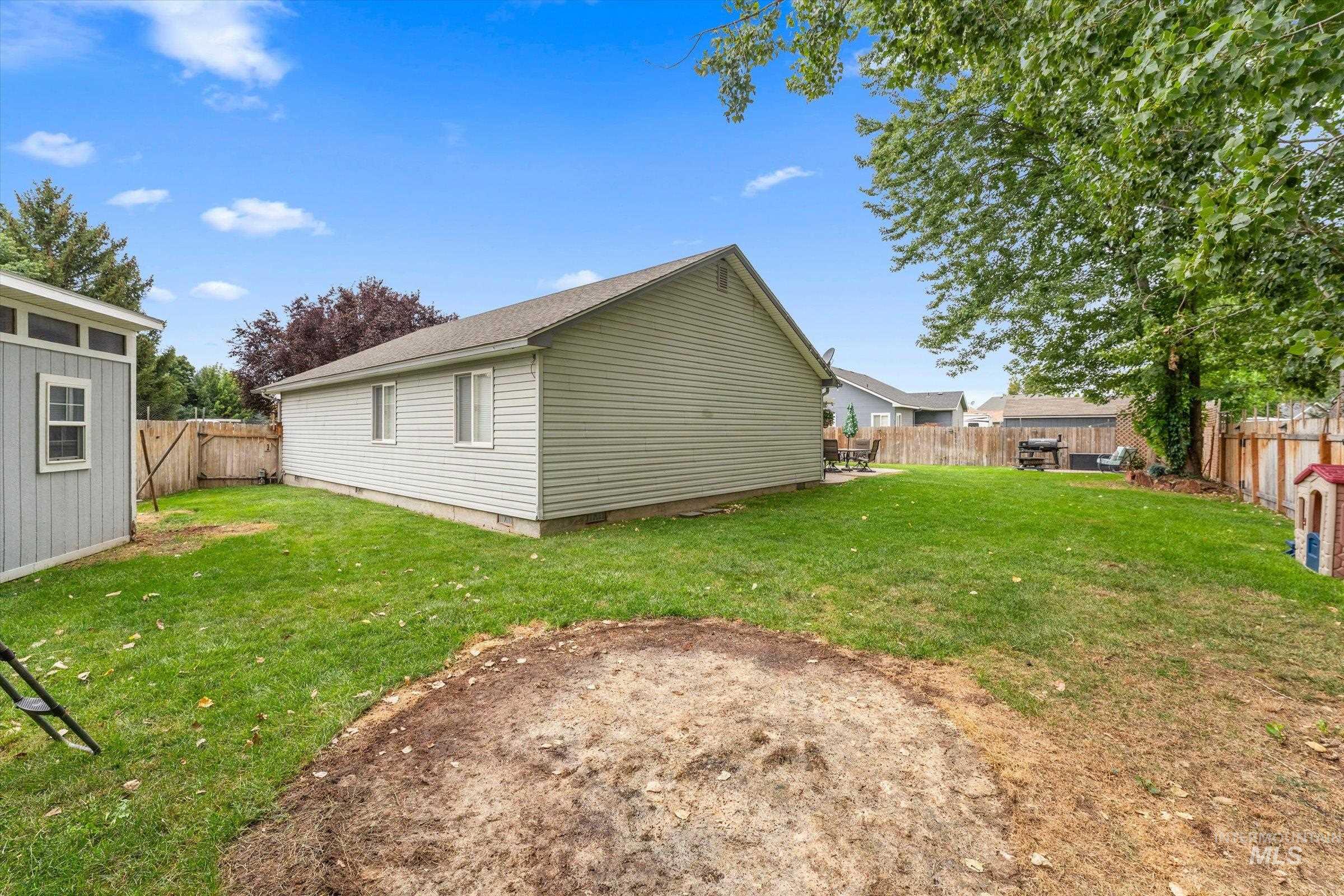 1074 N Clara Ave Property Photo 36