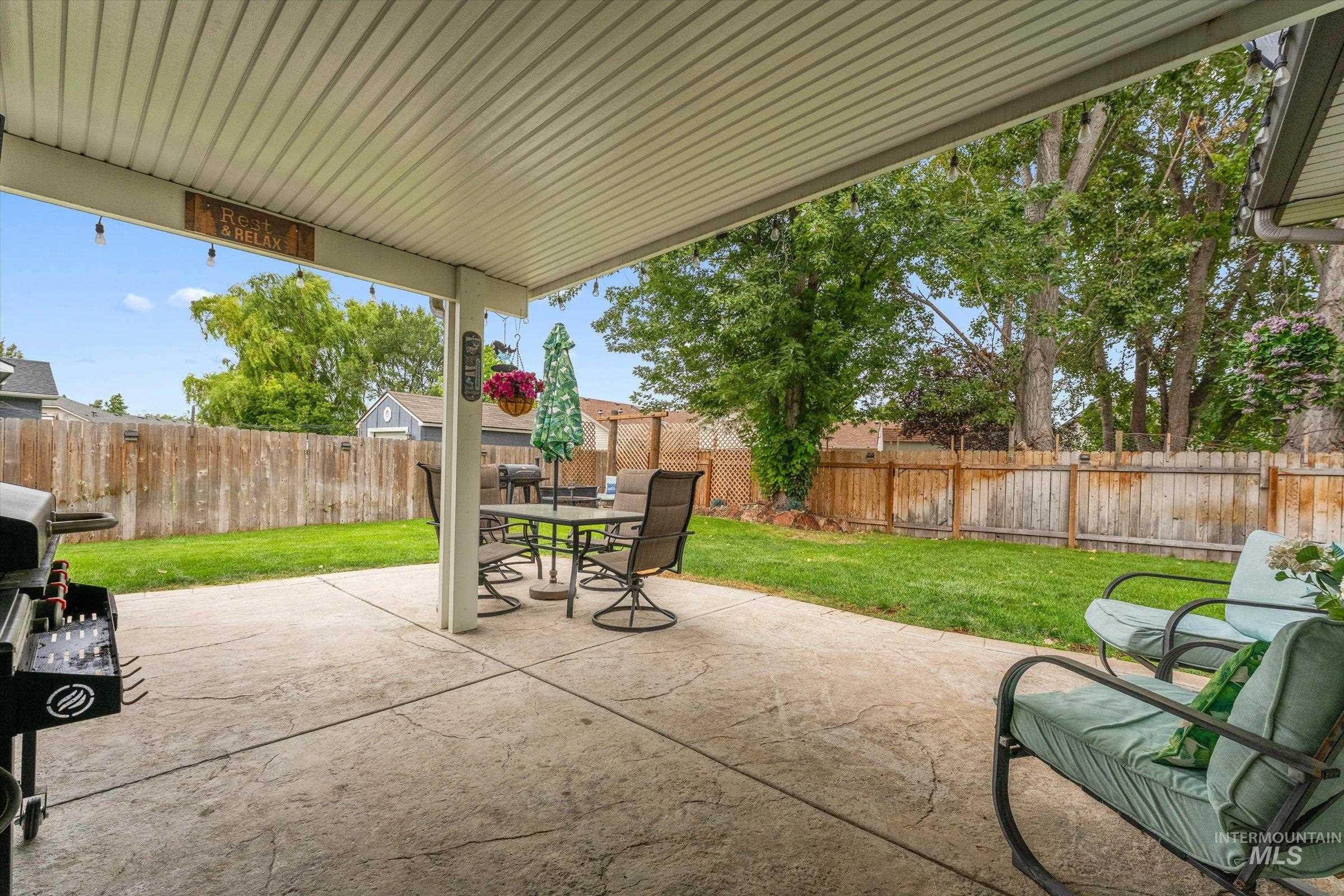 1074 N Clara Ave Property Photo 38