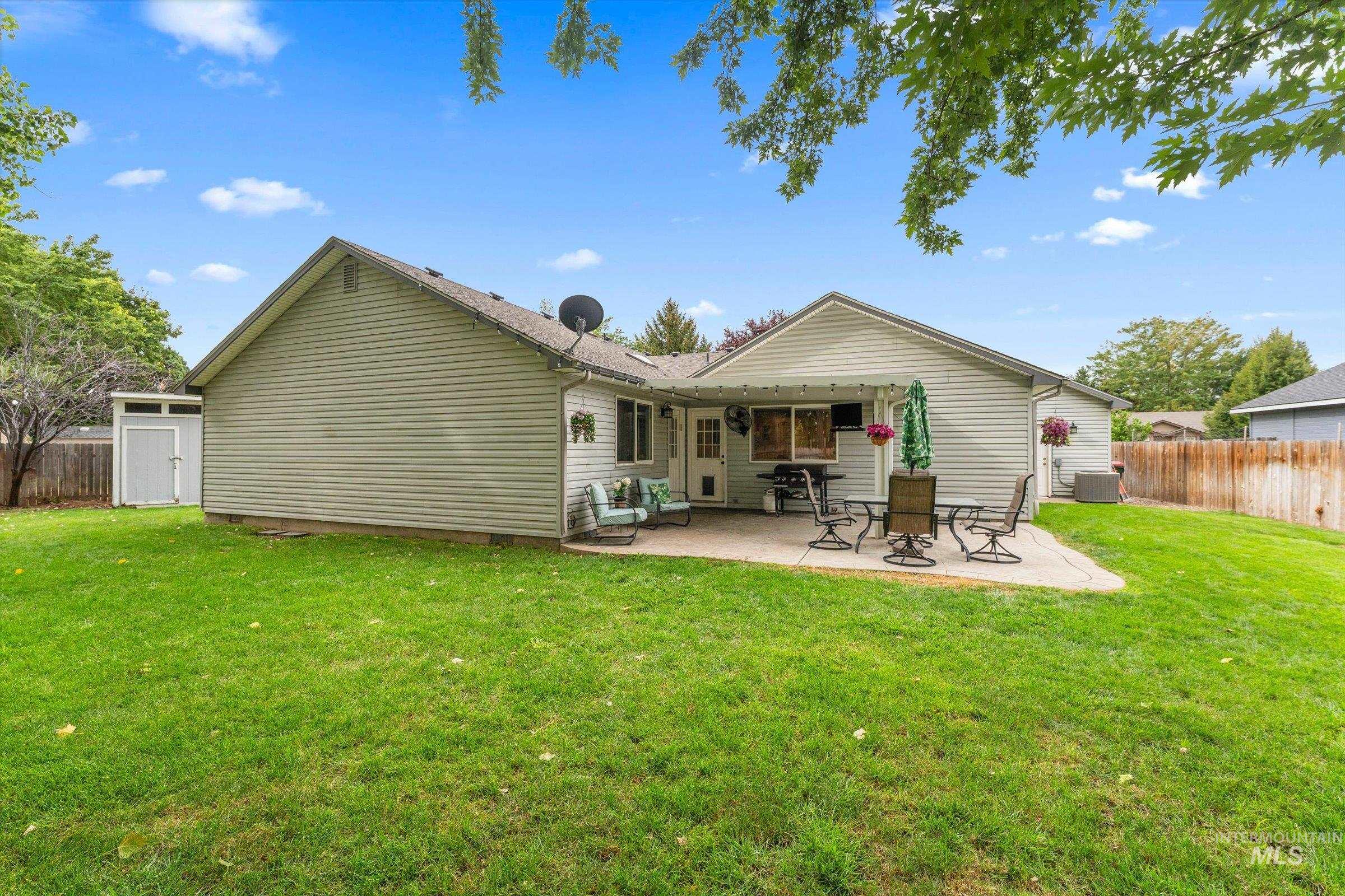 1074 N Clara Ave Property Photo 41
