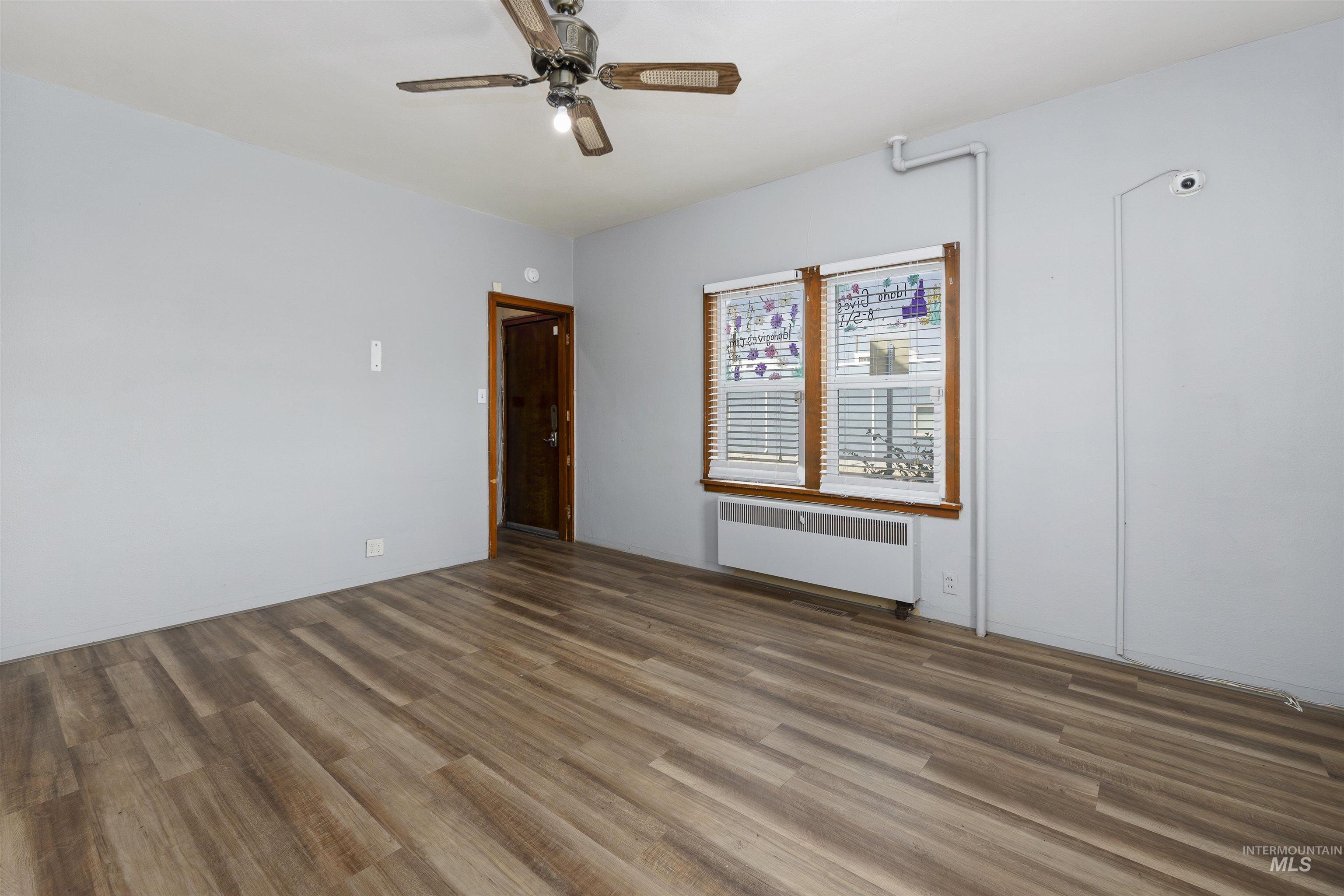 302 2nd Ave S Property Photo 5
