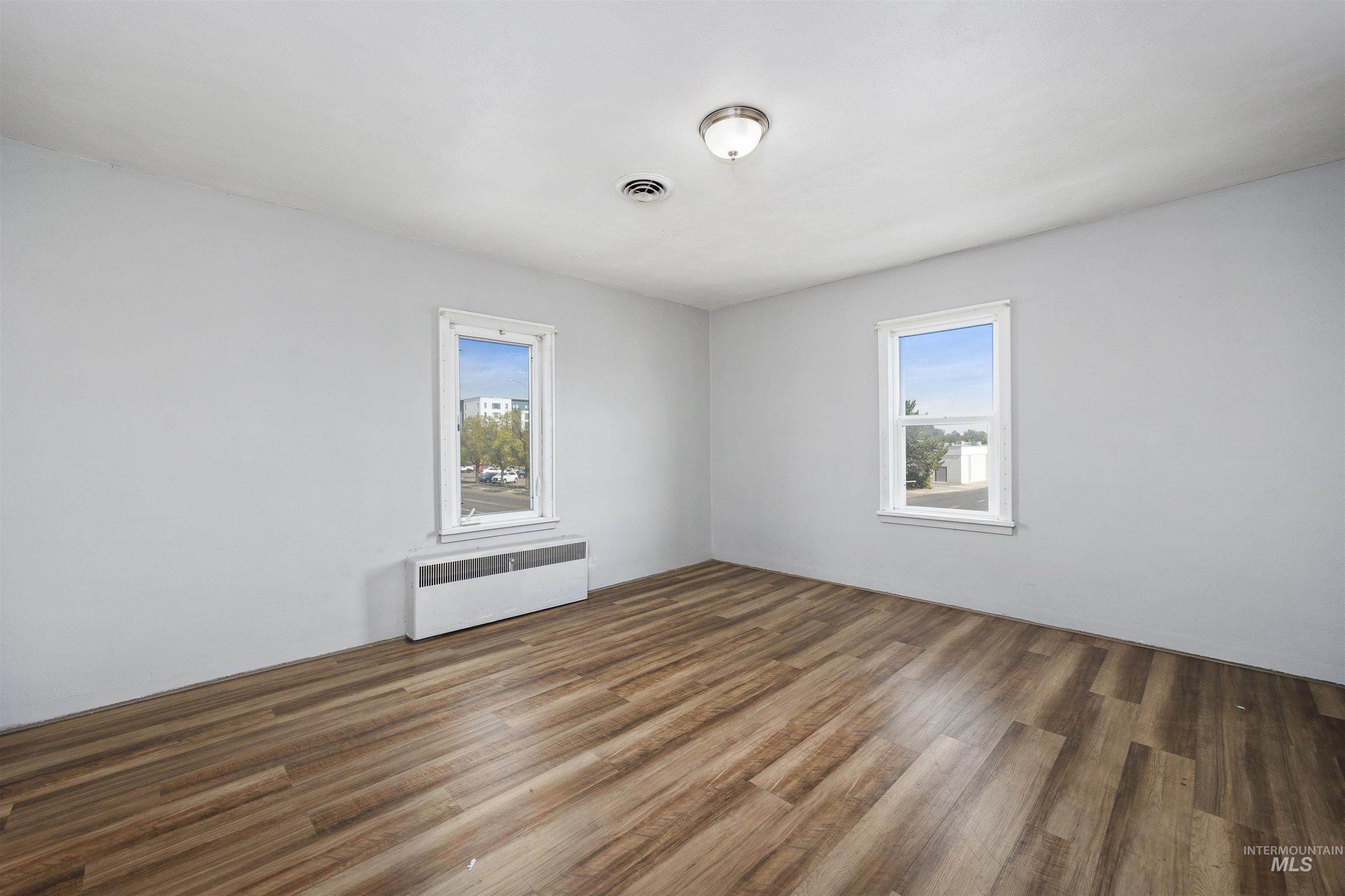 302 2nd Ave S Property Photo 19