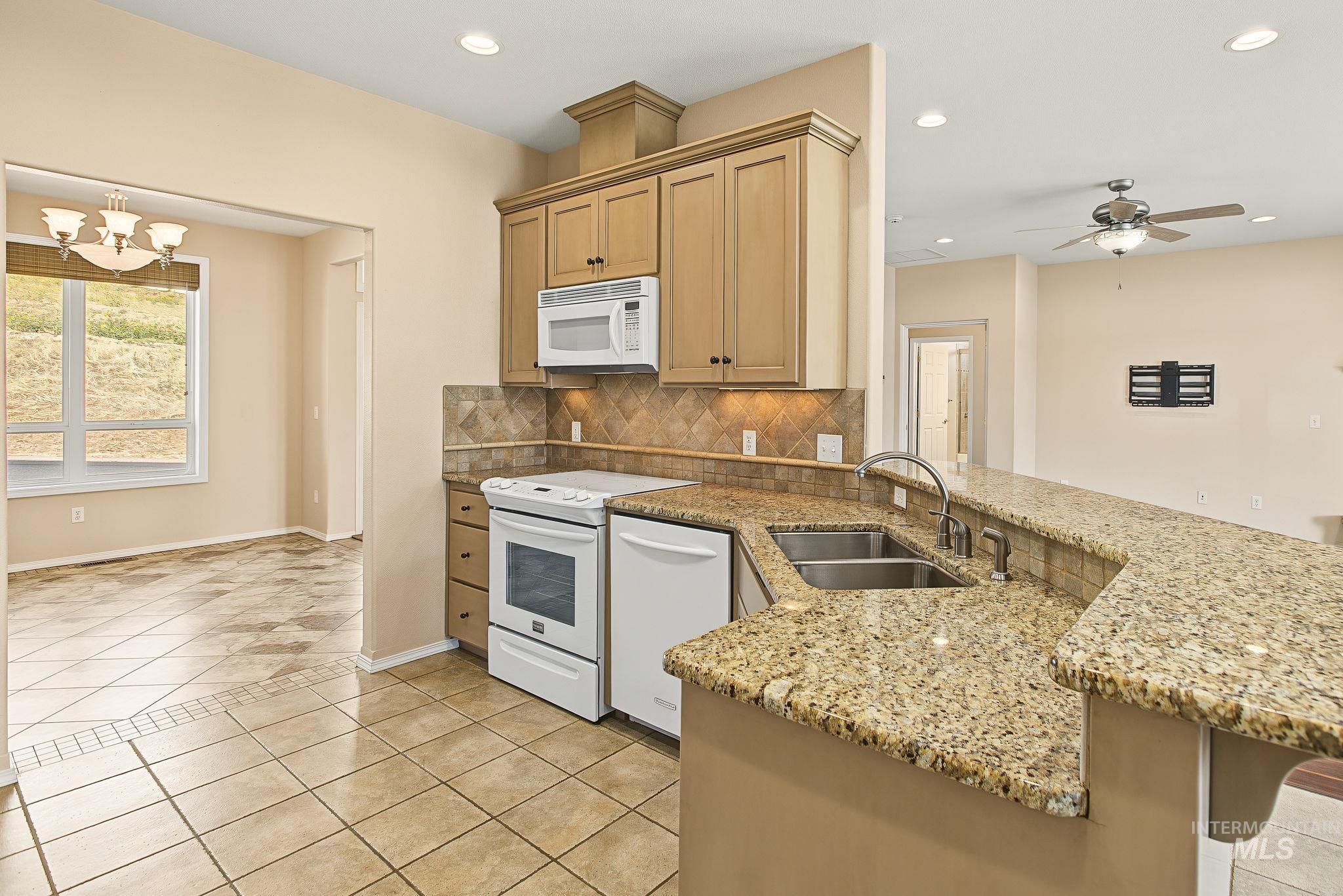 33 Riverpointe Dr. Property Photo 24