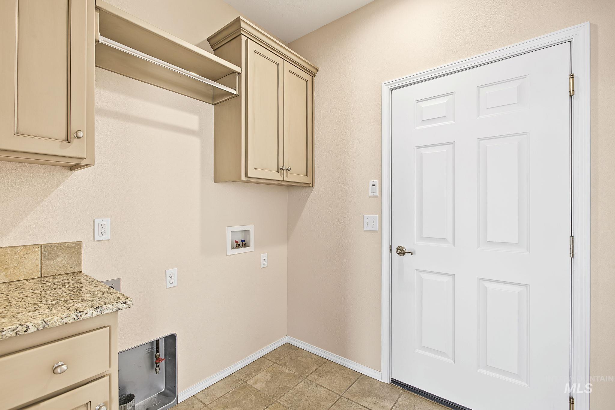 33 Riverpointe Dr. Property Photo 45
