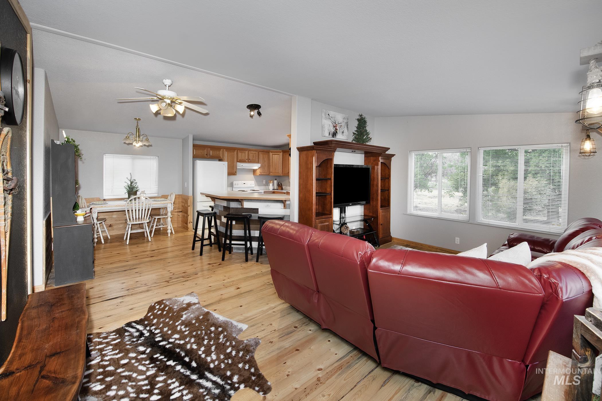 412 Foothill Drive Property Photo 4