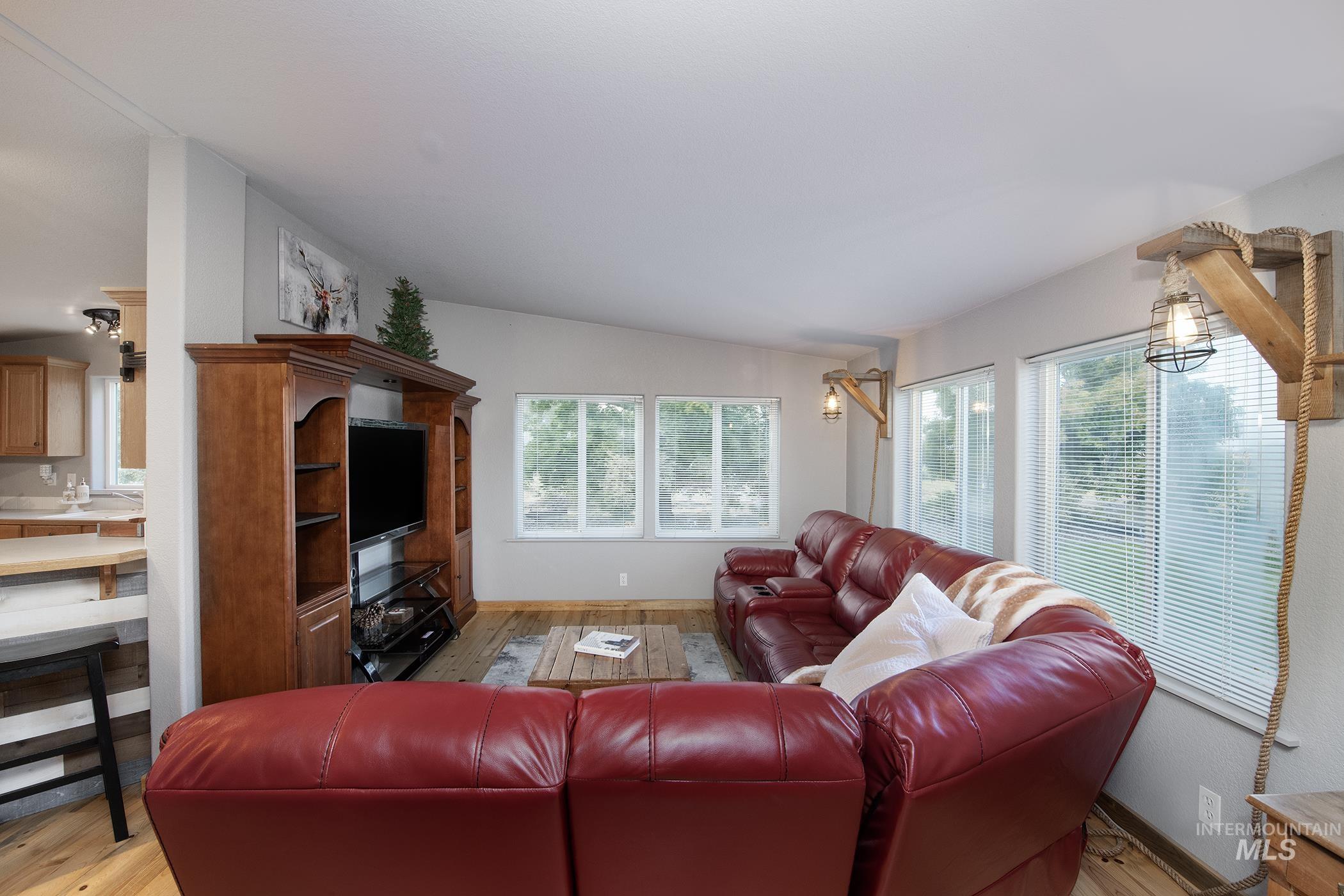 412 Foothill Drive Property Photo 5