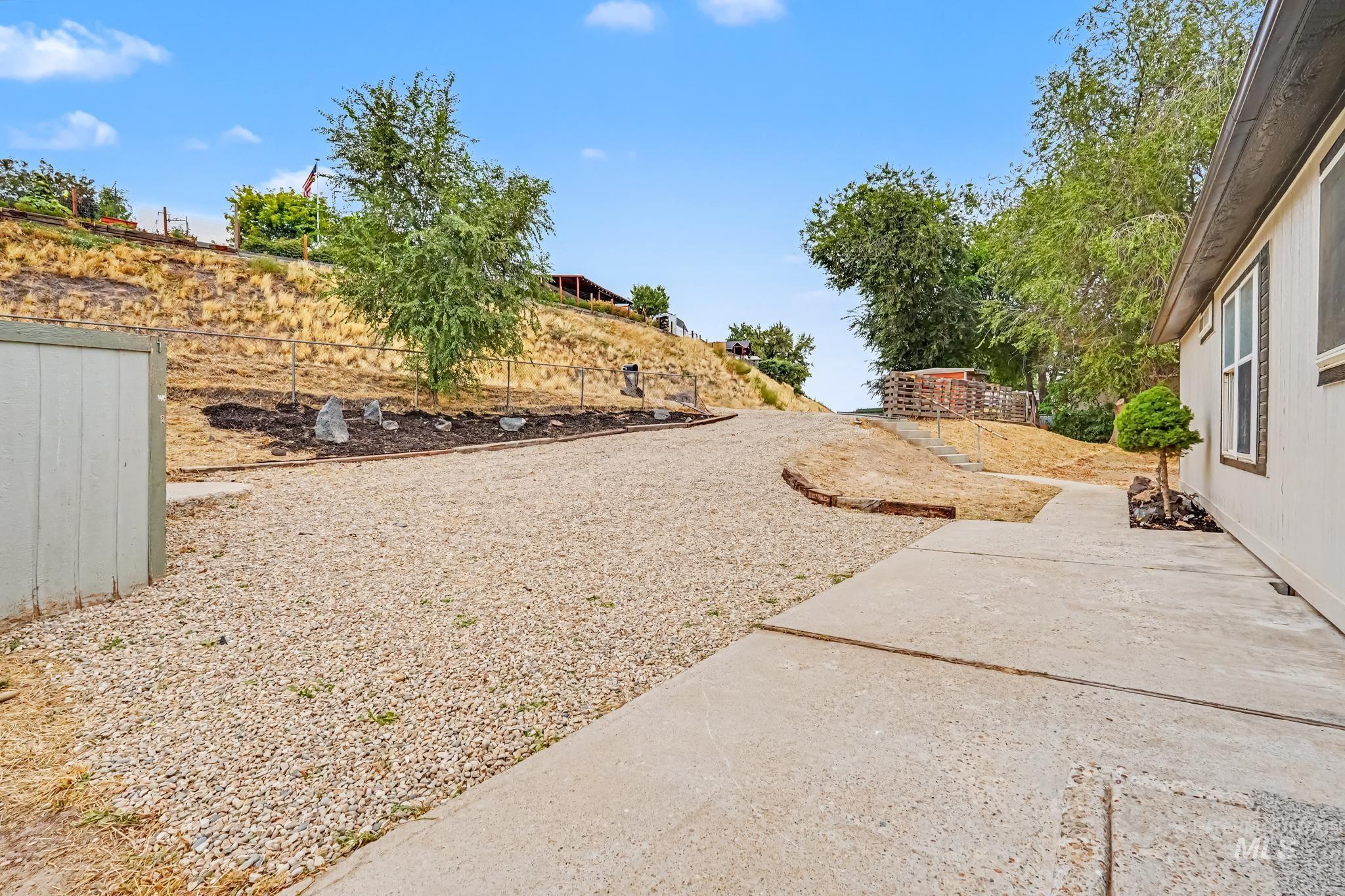 10563 Edgeway Dr Property Photo 3