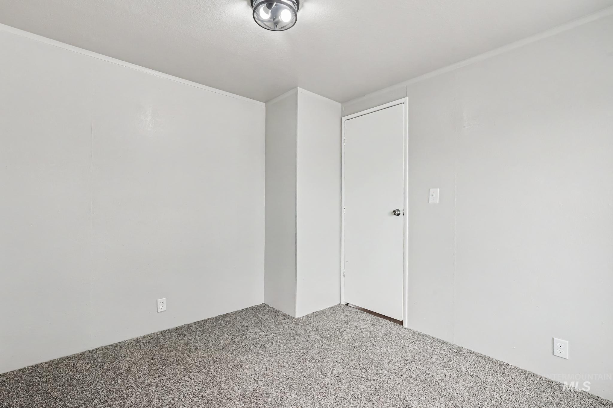 10563 Edgeway Dr Property Photo 16