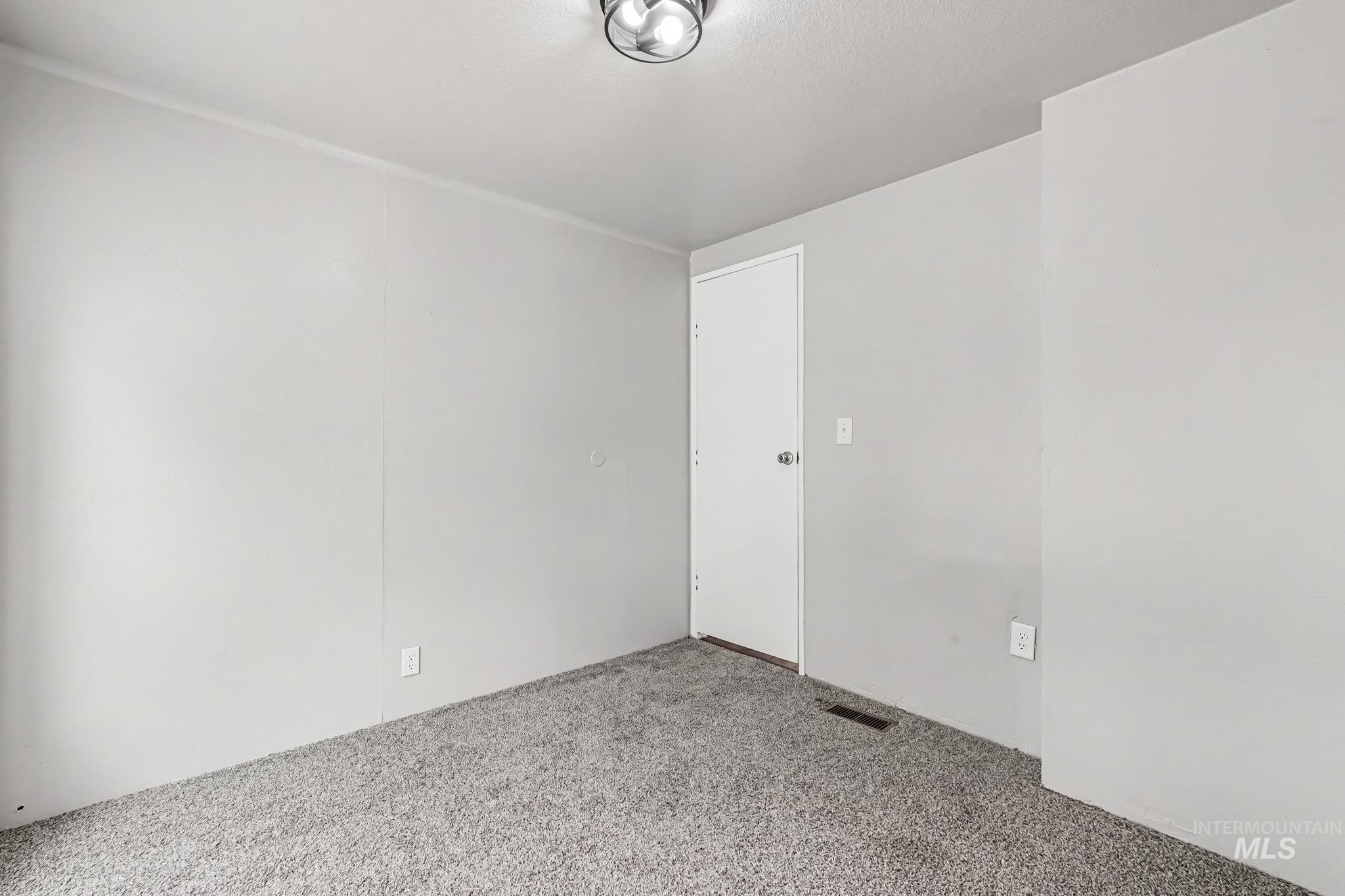 10563 Edgeway Dr Property Photo 18