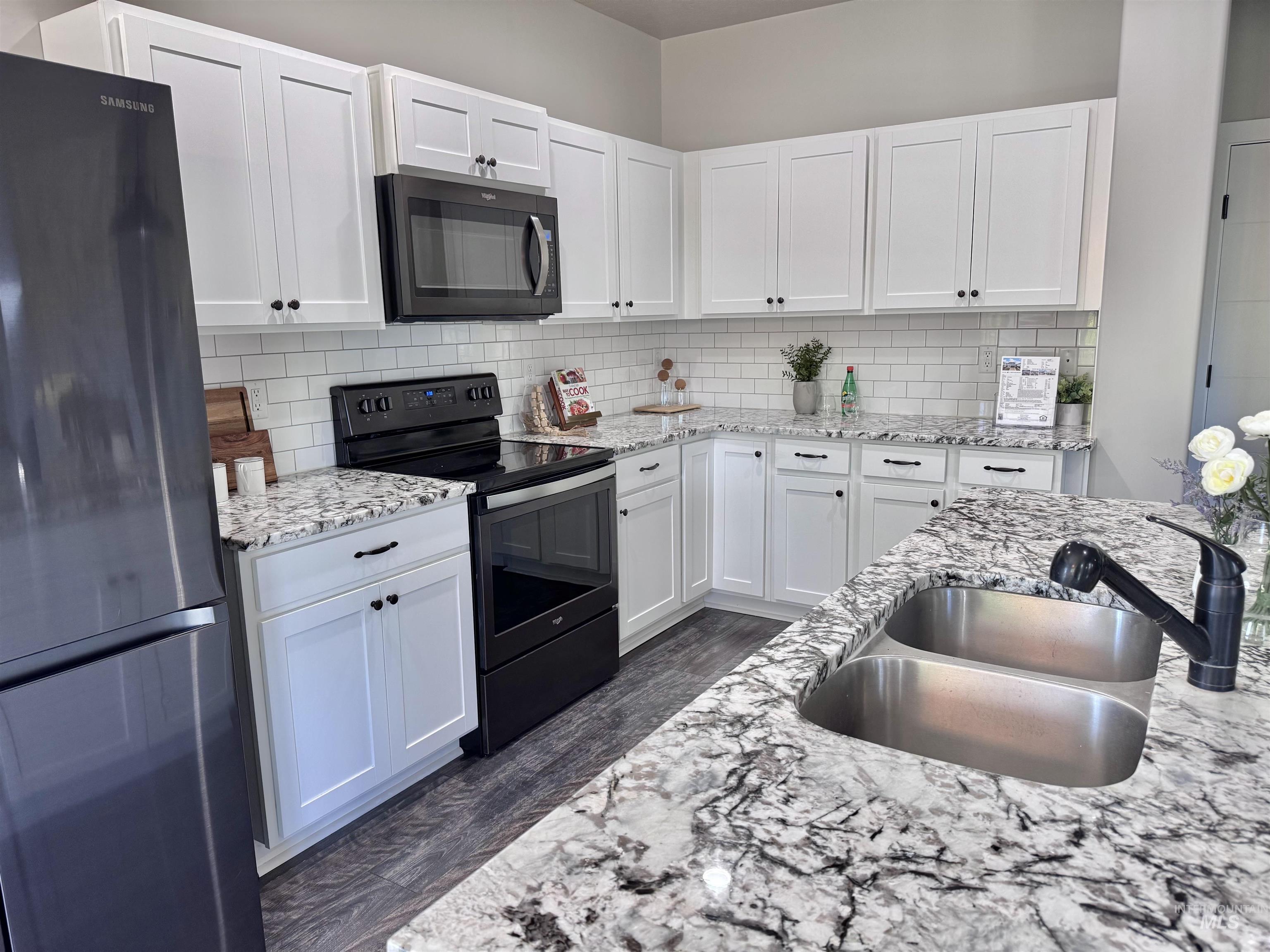 5657 W Song Sparrow St Property Photo 11