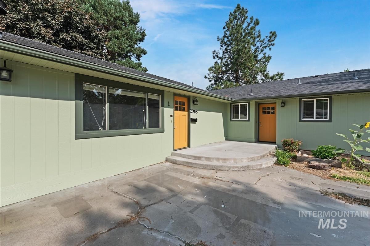 2068 S Crystal Way Property Photo 1