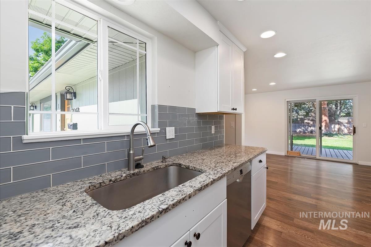 2068 S Crystal Way Property Photo 3
