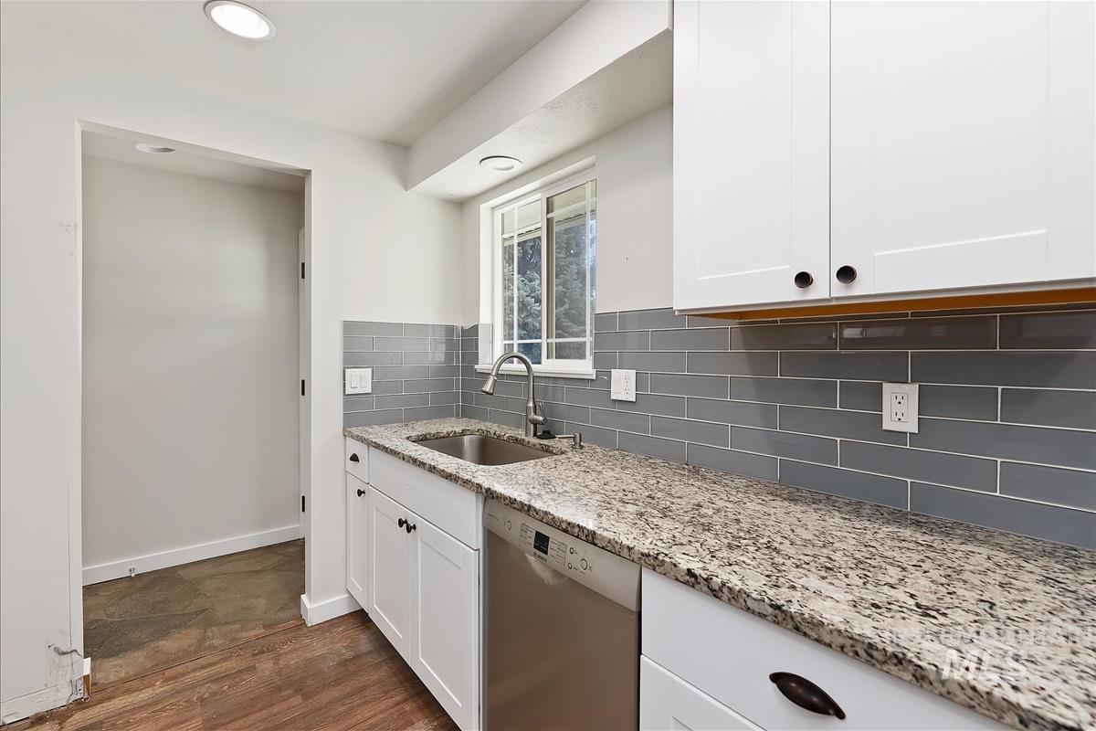 2068 S Crystal Way Property Photo 4