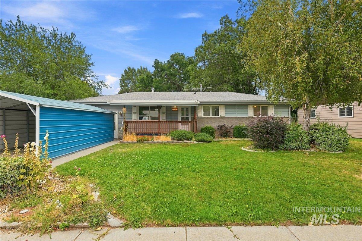 1188 Phelps Dr Property Photo 3