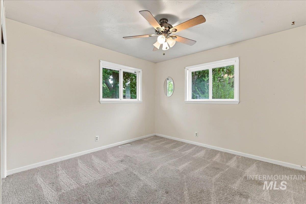 1188 Phelps Dr Property Photo 13