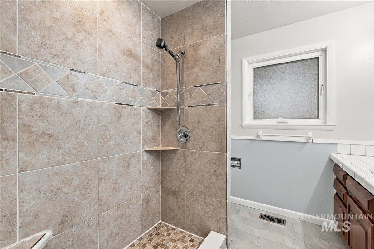 1188 Phelps Dr Property Photo 14