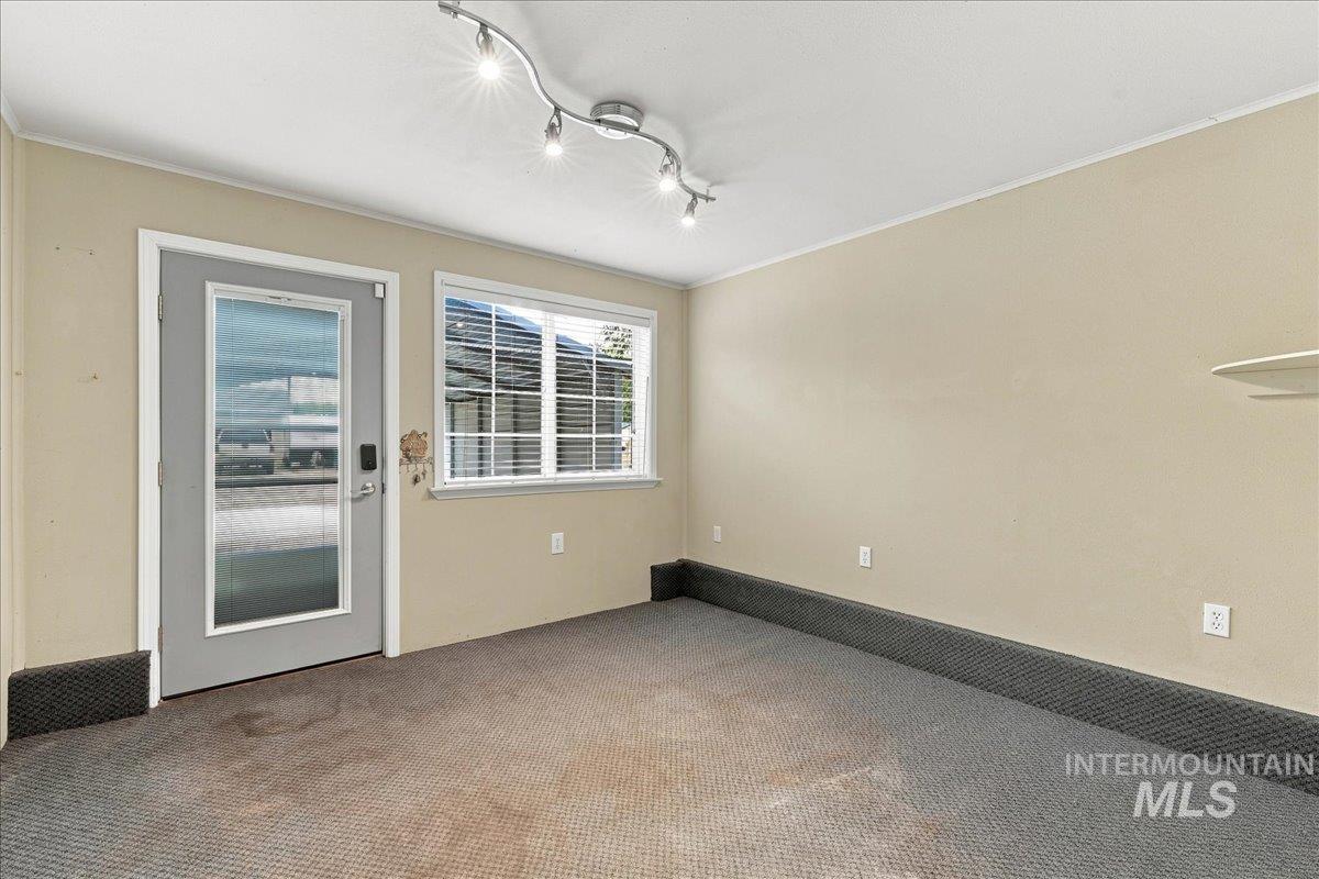 1188 Phelps Dr Property Photo 16