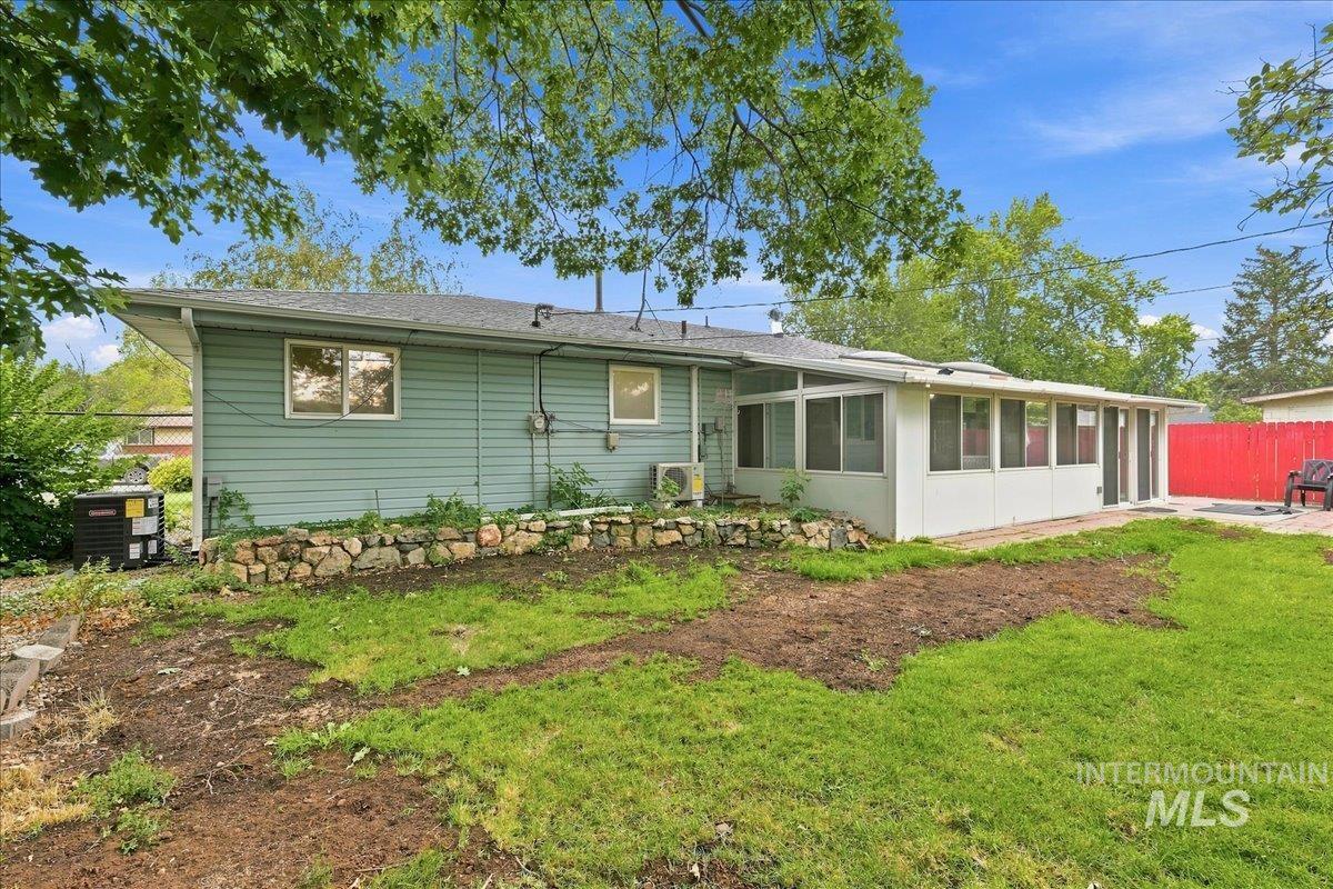 1188 Phelps Dr Property Photo 22