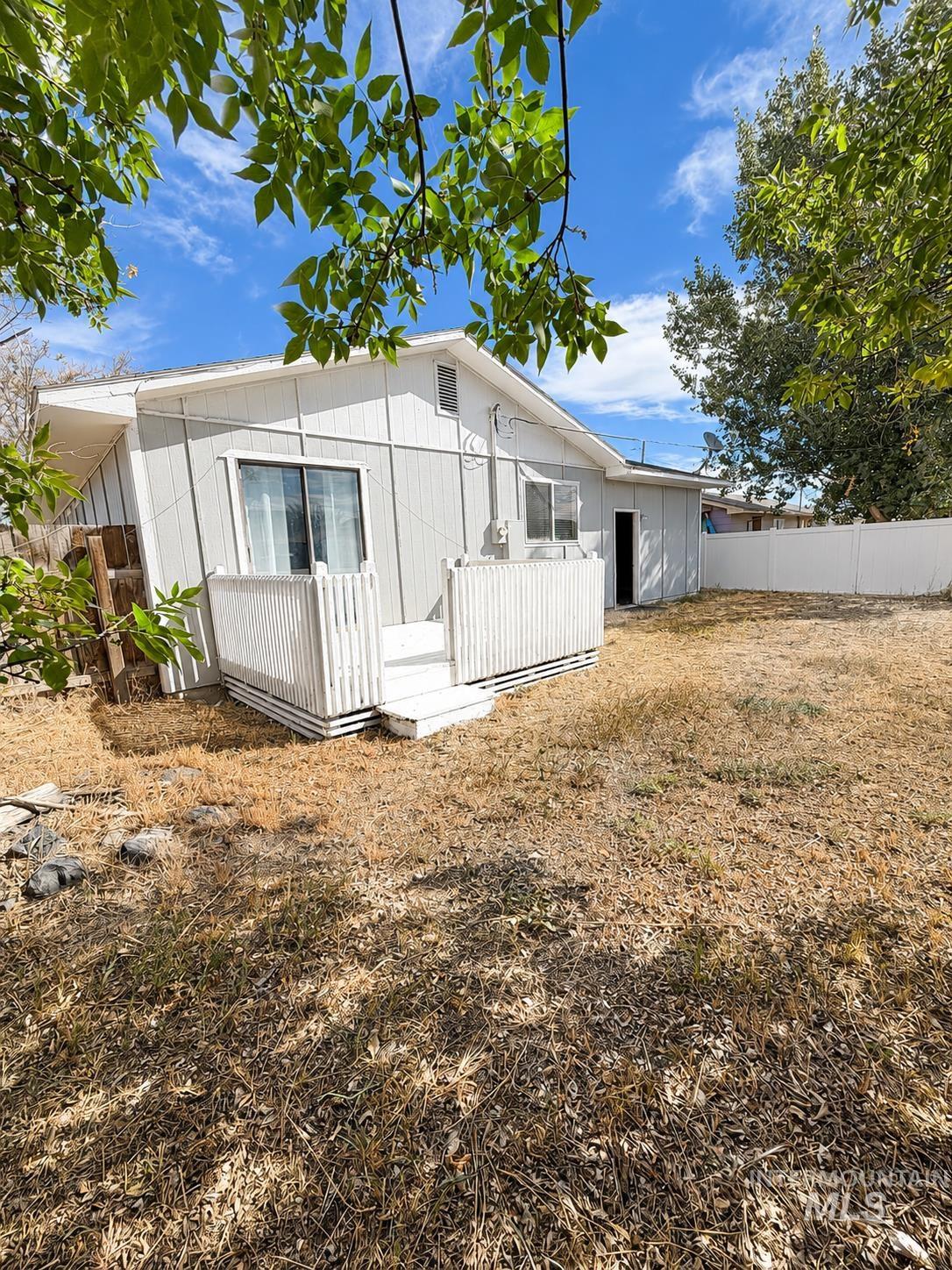 2643 Burton Ave Property Photo 4