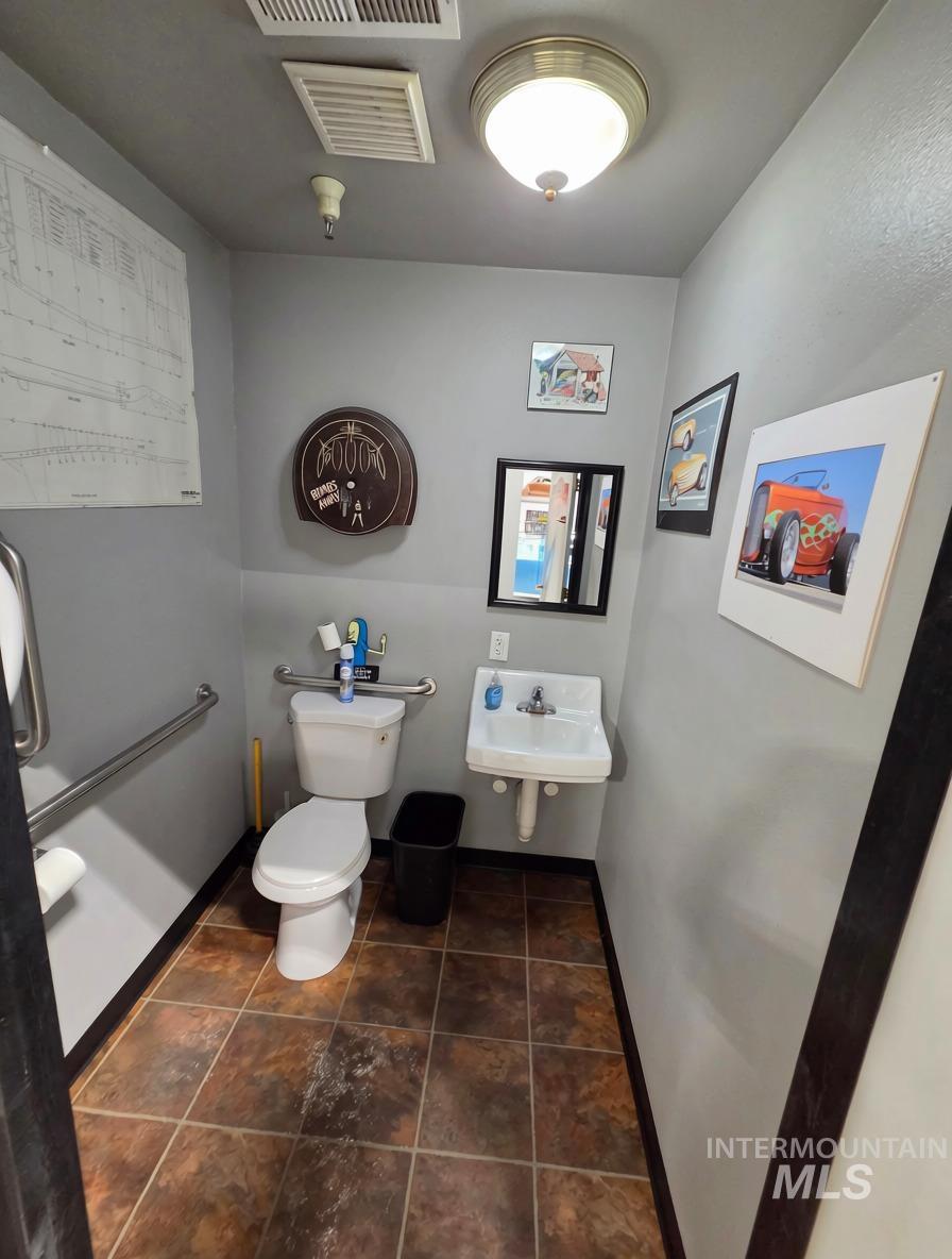 5207 W Irving St Property Photo 33
