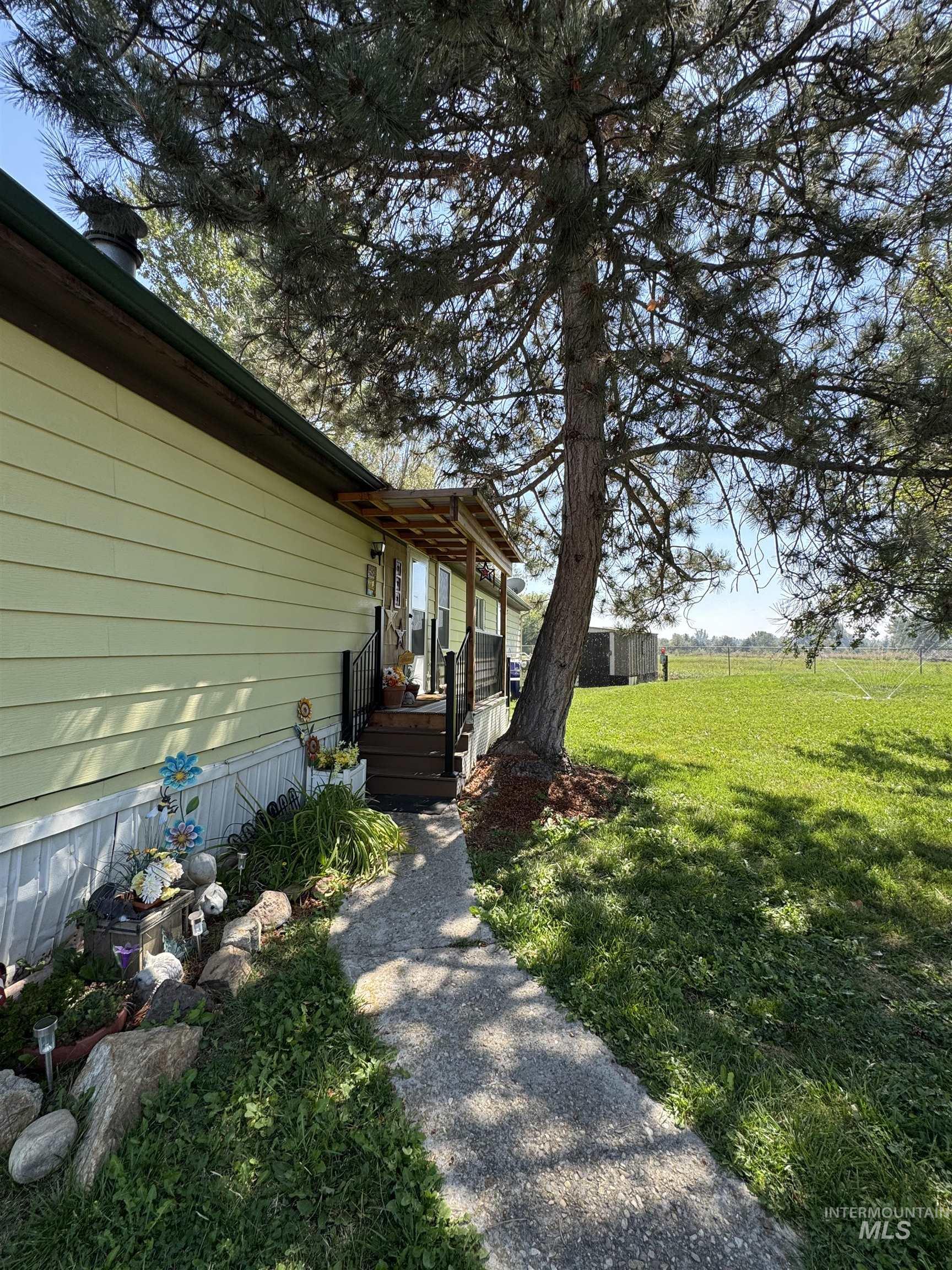 1200 Artesian Rd Property Photo 1