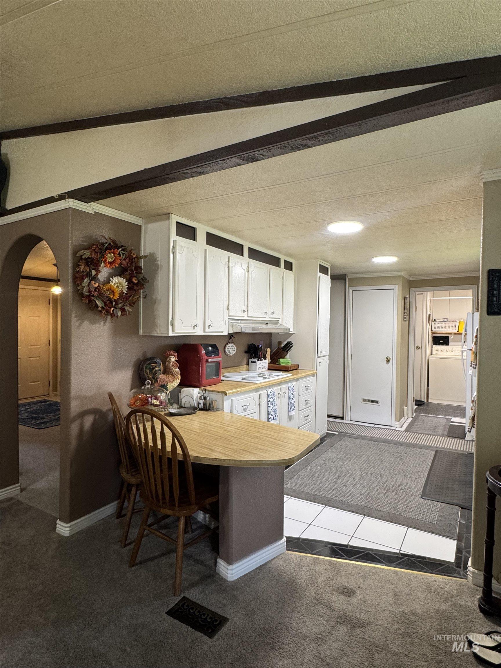 1200 Artesian Rd Property Photo 4